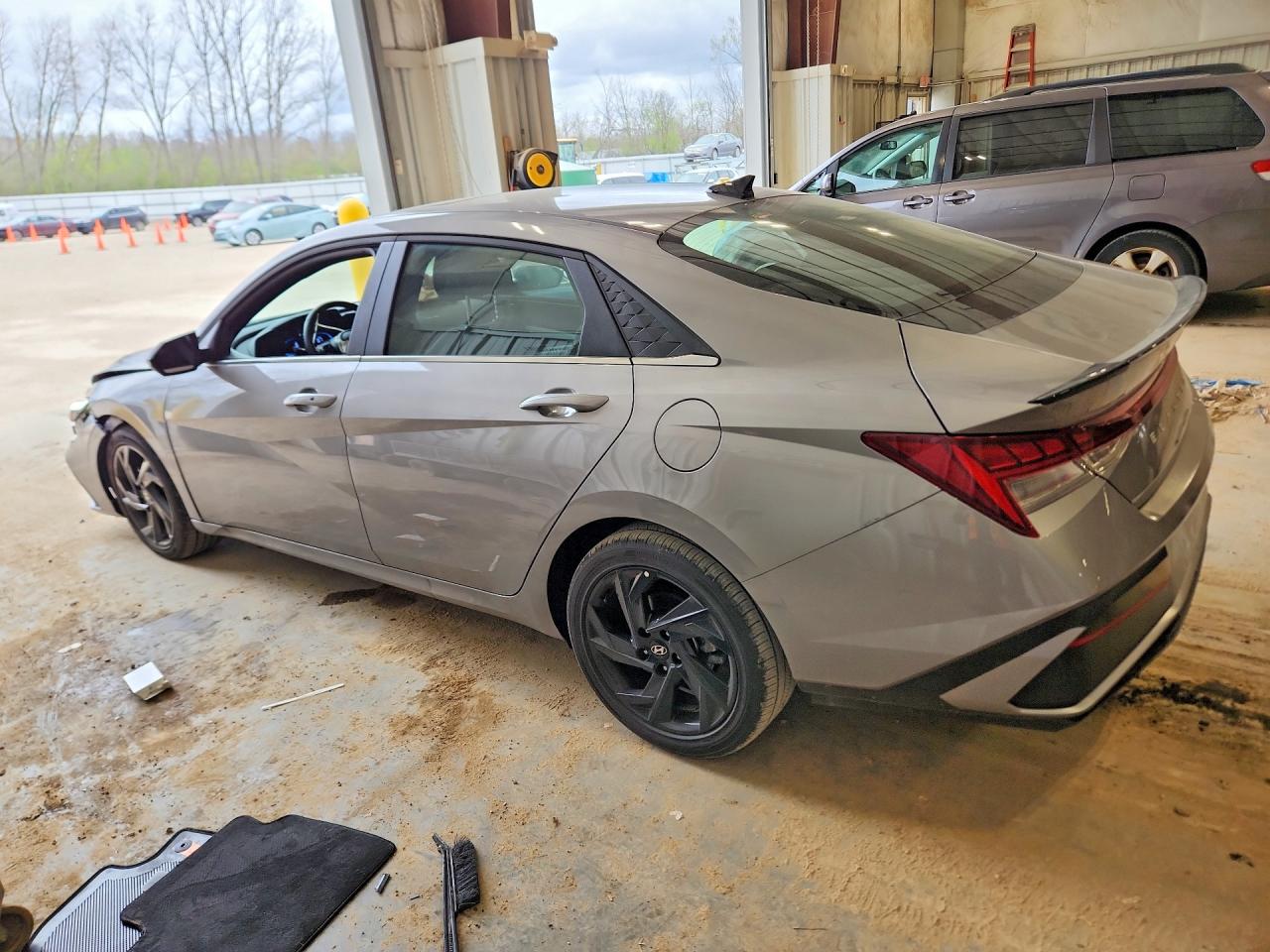 2026 Hyundai Elantra Sel Sport Premium Gray vin: KMHLS4DG4TU136663