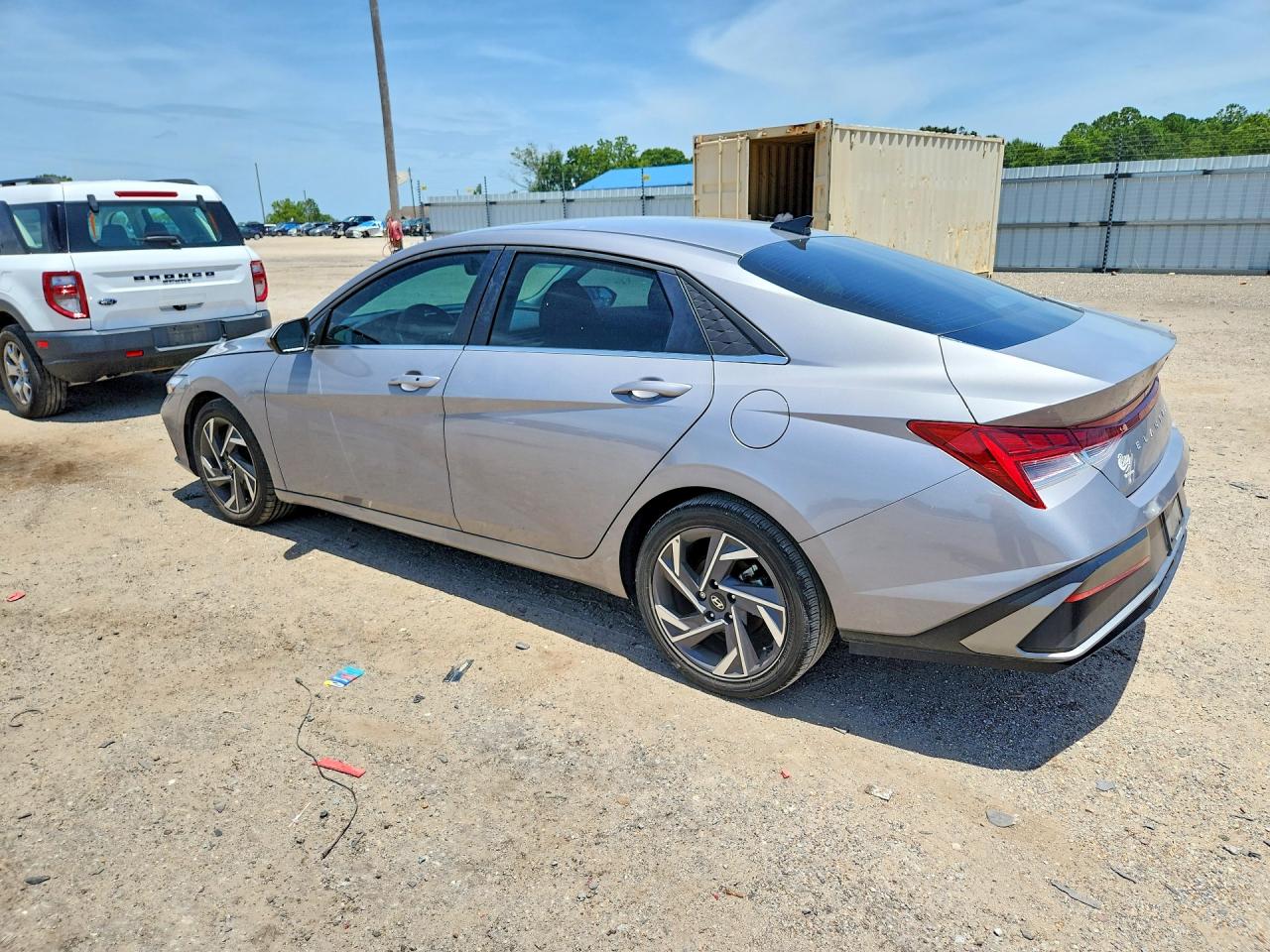 2025 Hyundai Elantra Sel Silver vin: KMHLS4DG6SU936041