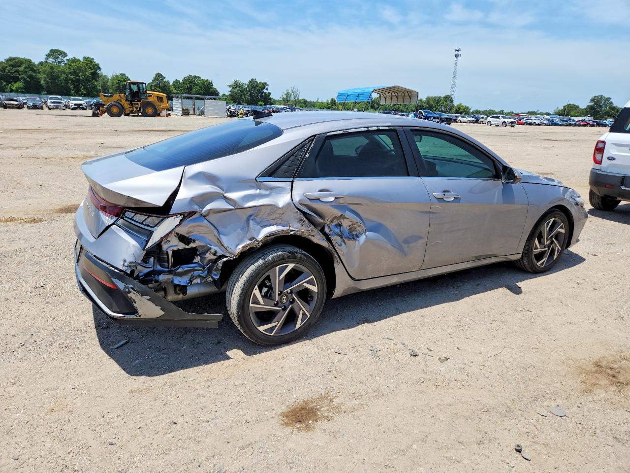 2025 Hyundai Elantra Sel Silver vin: KMHLS4DG6SU936041