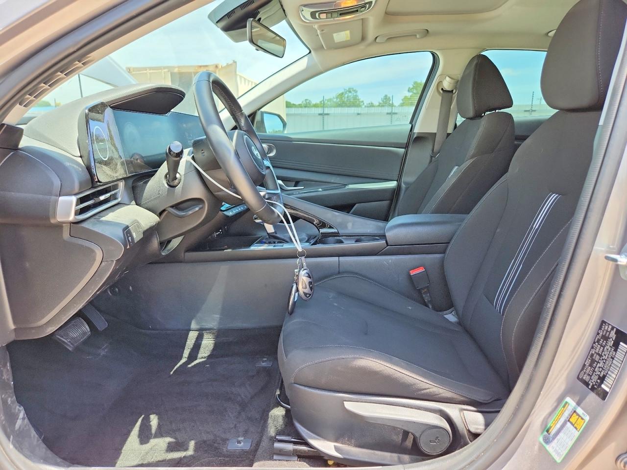 2025 Hyundai Elantra Sel Silver vin: KMHLS4DG6SU936041