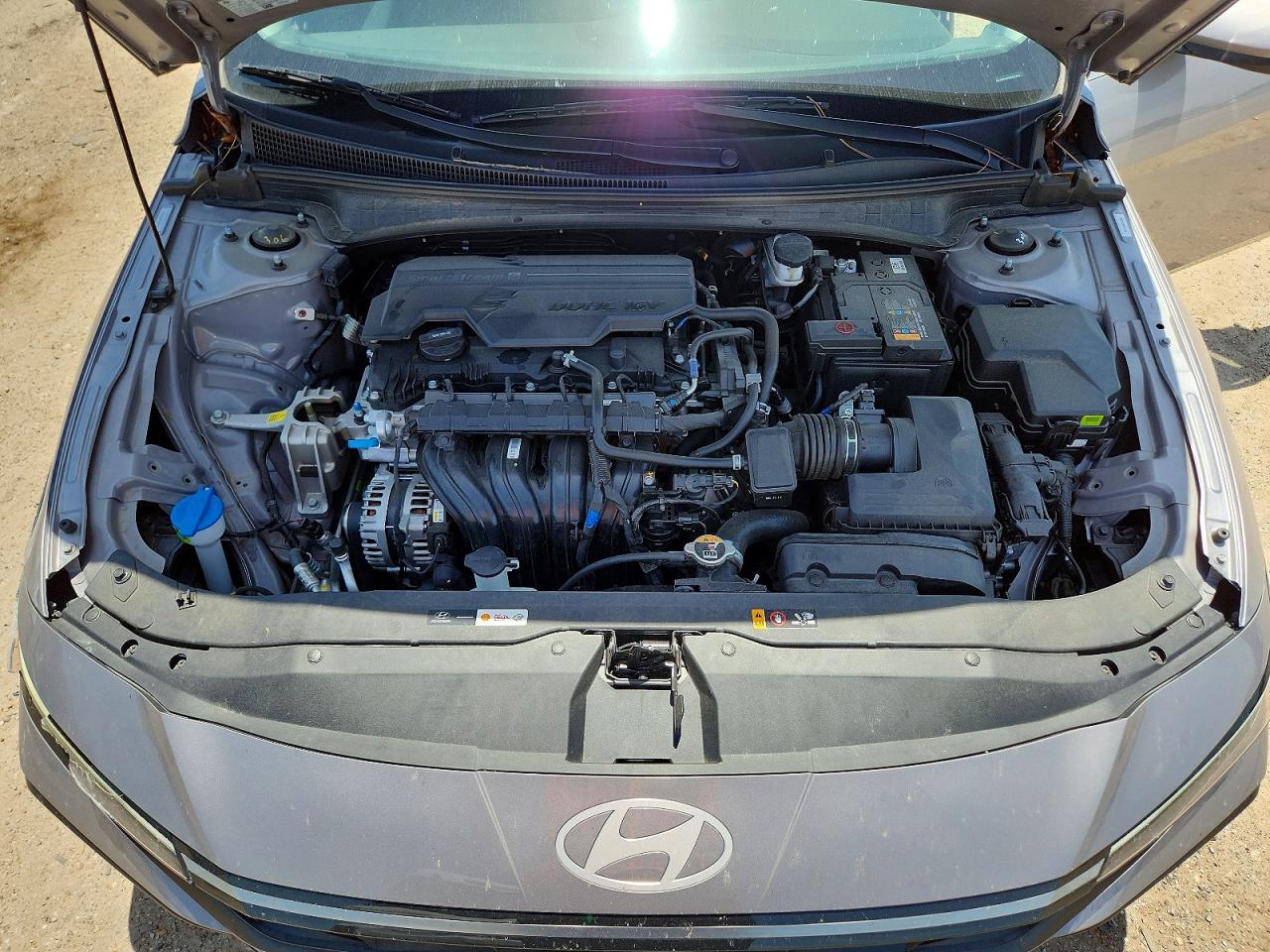2025 Hyundai Elantra Sel Silver vin: KMHLS4DG6SU936041