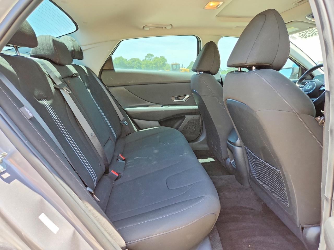 2025 Hyundai Elantra Sel Silver vin: KMHLS4DG6SU936041