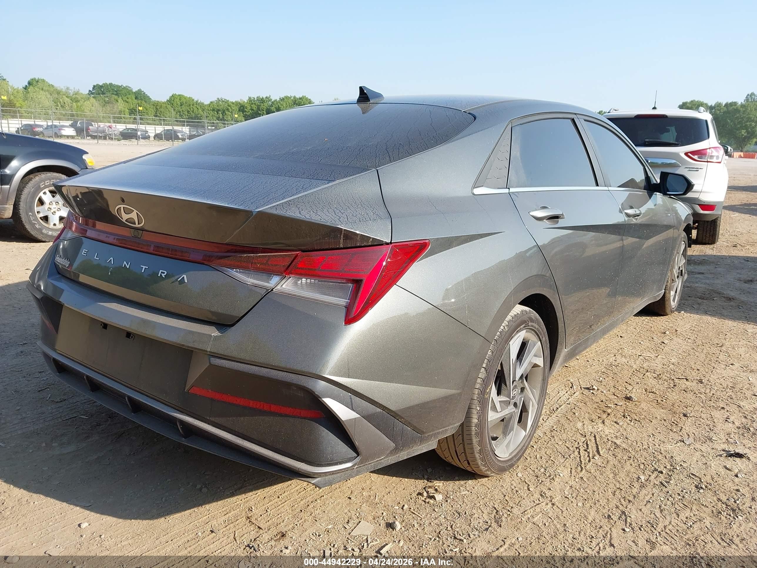 2024 Hyundai Elantra Sel Gray vin: KMHLS4DG7RU670992