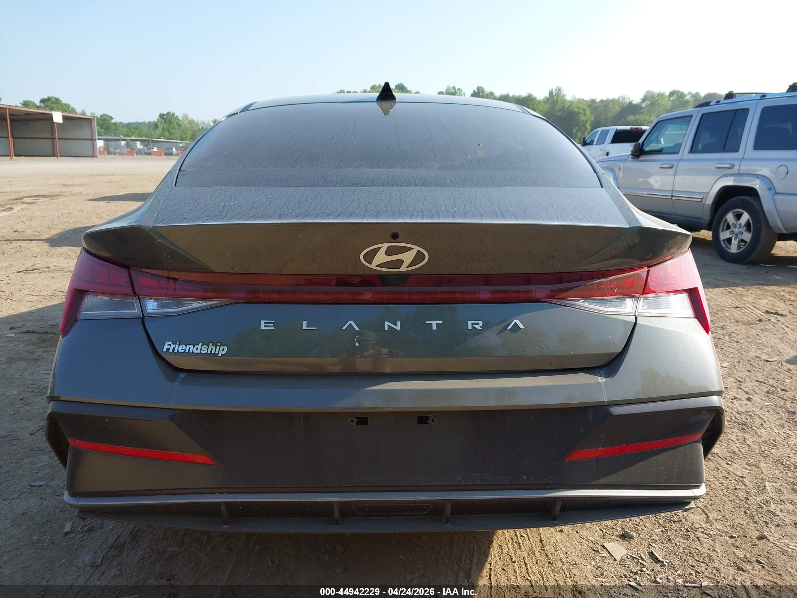 2024 Hyundai Elantra Sel Gray vin: KMHLS4DG7RU670992