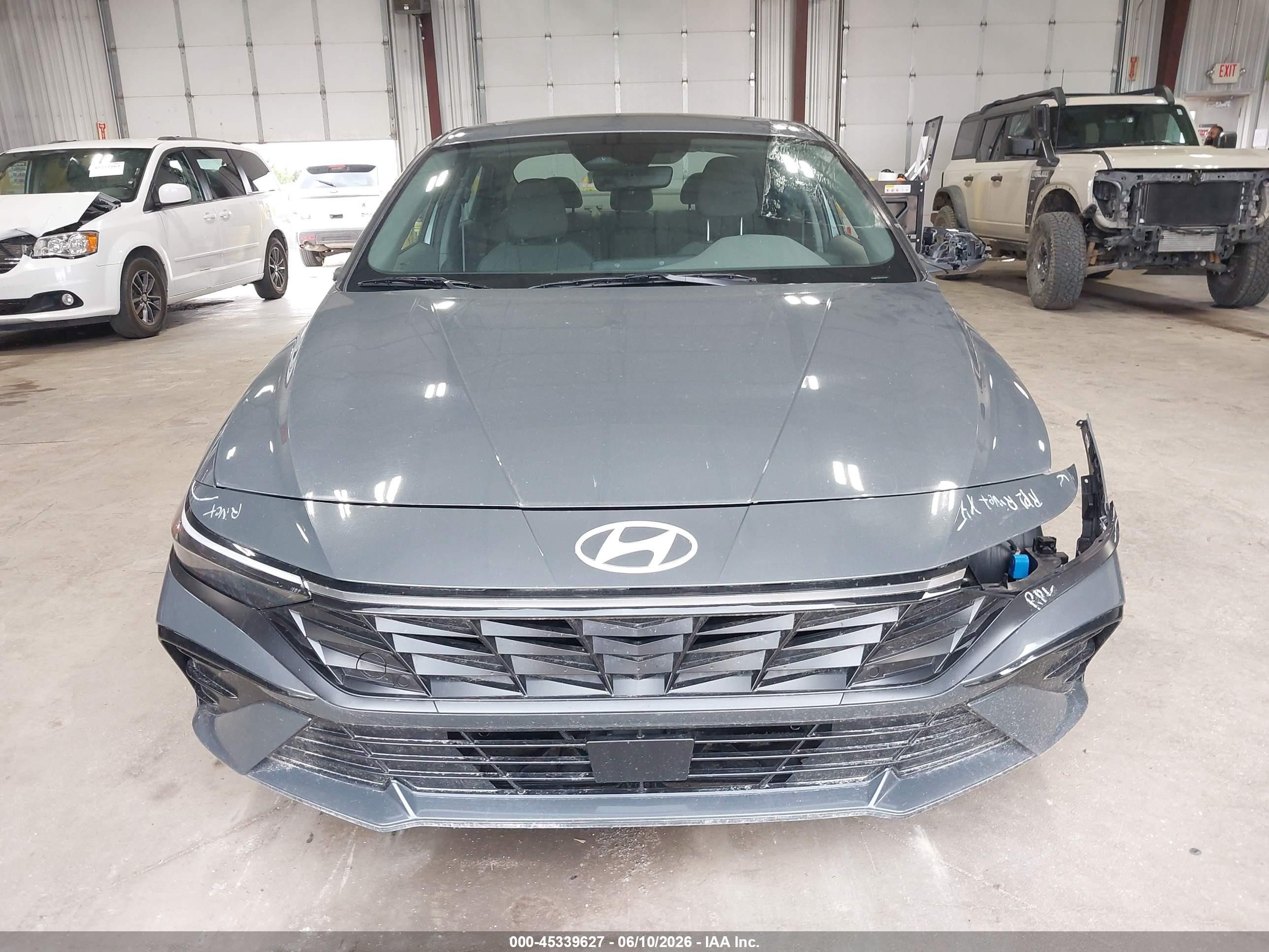 2025 Hyundai Elantra Sel Convenience Gray vin: KMHLS4DG7SU001062