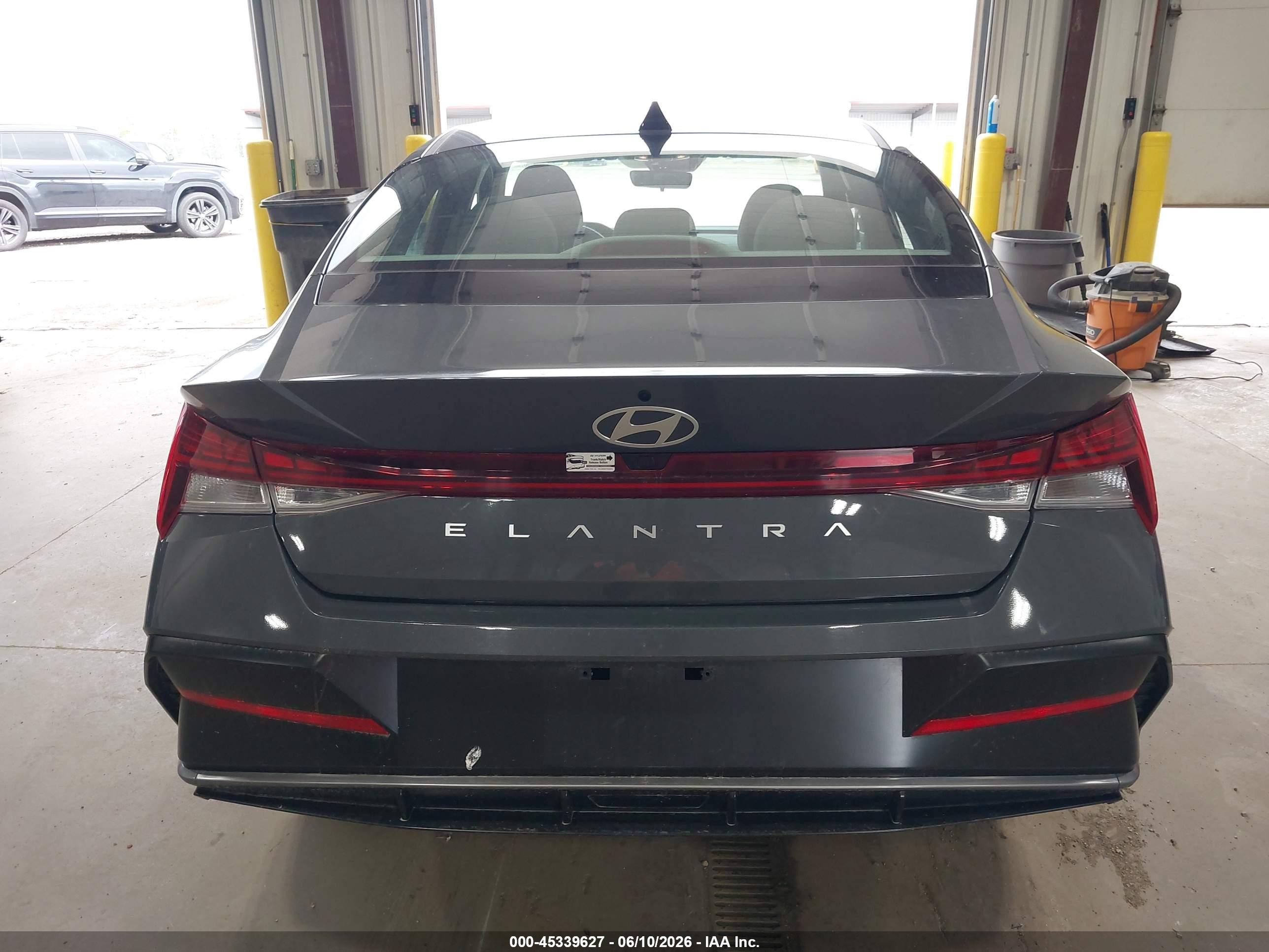 2025 Hyundai Elantra Sel Convenience Gray vin: KMHLS4DG7SU001062