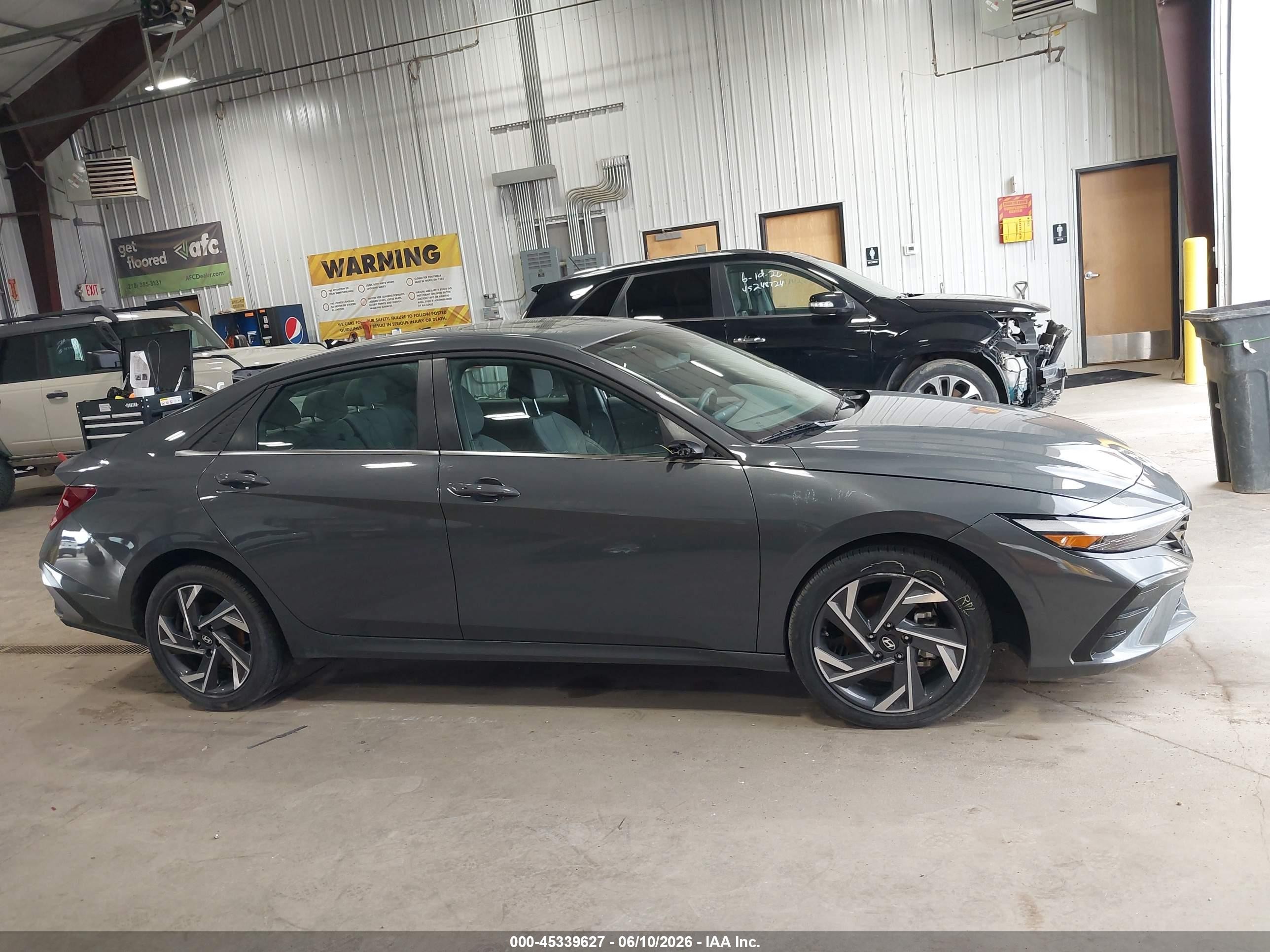 2025 Hyundai Elantra Sel Convenience Gray vin: KMHLS4DG7SU001062