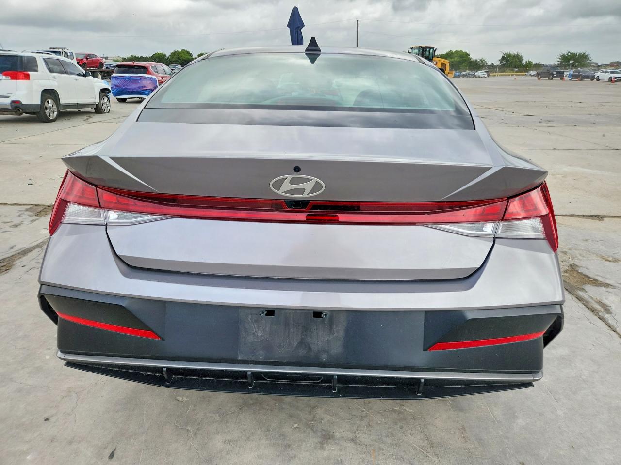 2025 Hyundai Elantra Sel Silver vin: KMHLS4DGXSU874689
