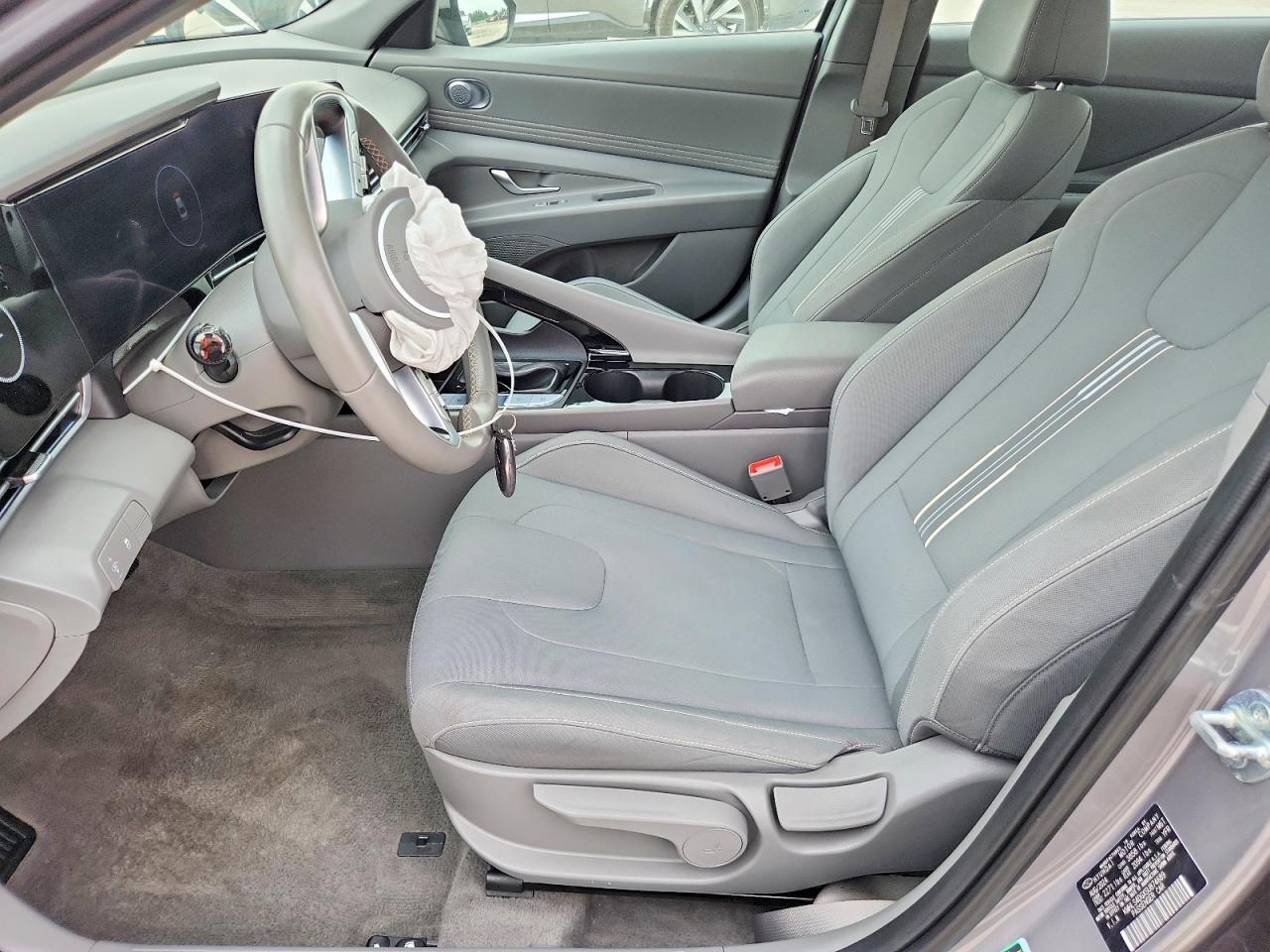 2025 Hyundai Elantra Sel Silver vin: KMHLS4DGXSU874689