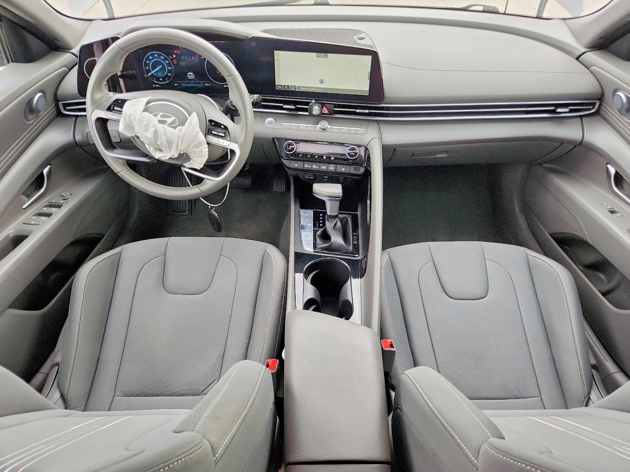 2025 Hyundai Elantra Sel Silver vin: KMHLS4DGXSU874689