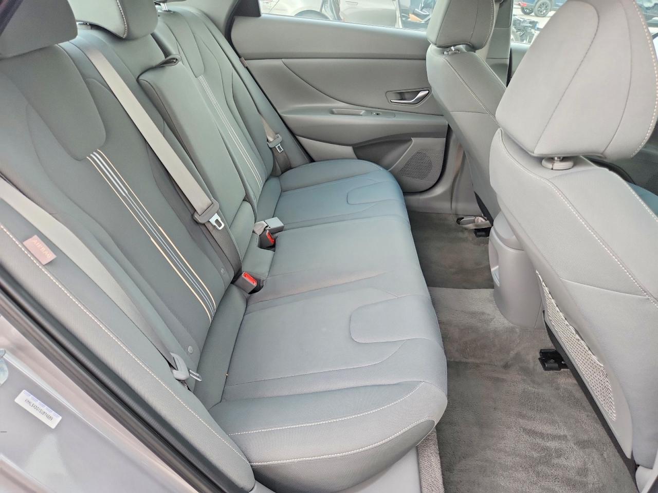 2025 Hyundai Elantra Sel Silver vin: KMHLS4DGXSU874689