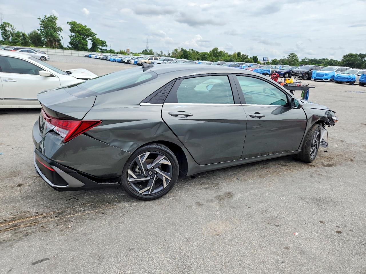 2025 Hyundai Elantra Sel Gray vin: KMHLS4DGXSU945549