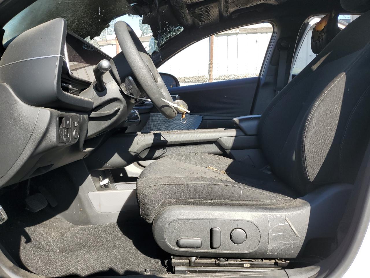 2024 Hyundai Ioniq 6 Se Standard Range White vin: KMHM14AB1RA076870