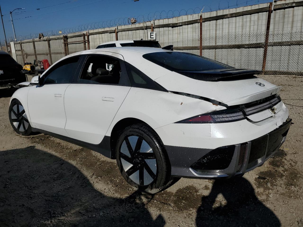 2024 Hyundai Ioniq 6 Se Standard Range White vin: KMHM14AB1RA076870