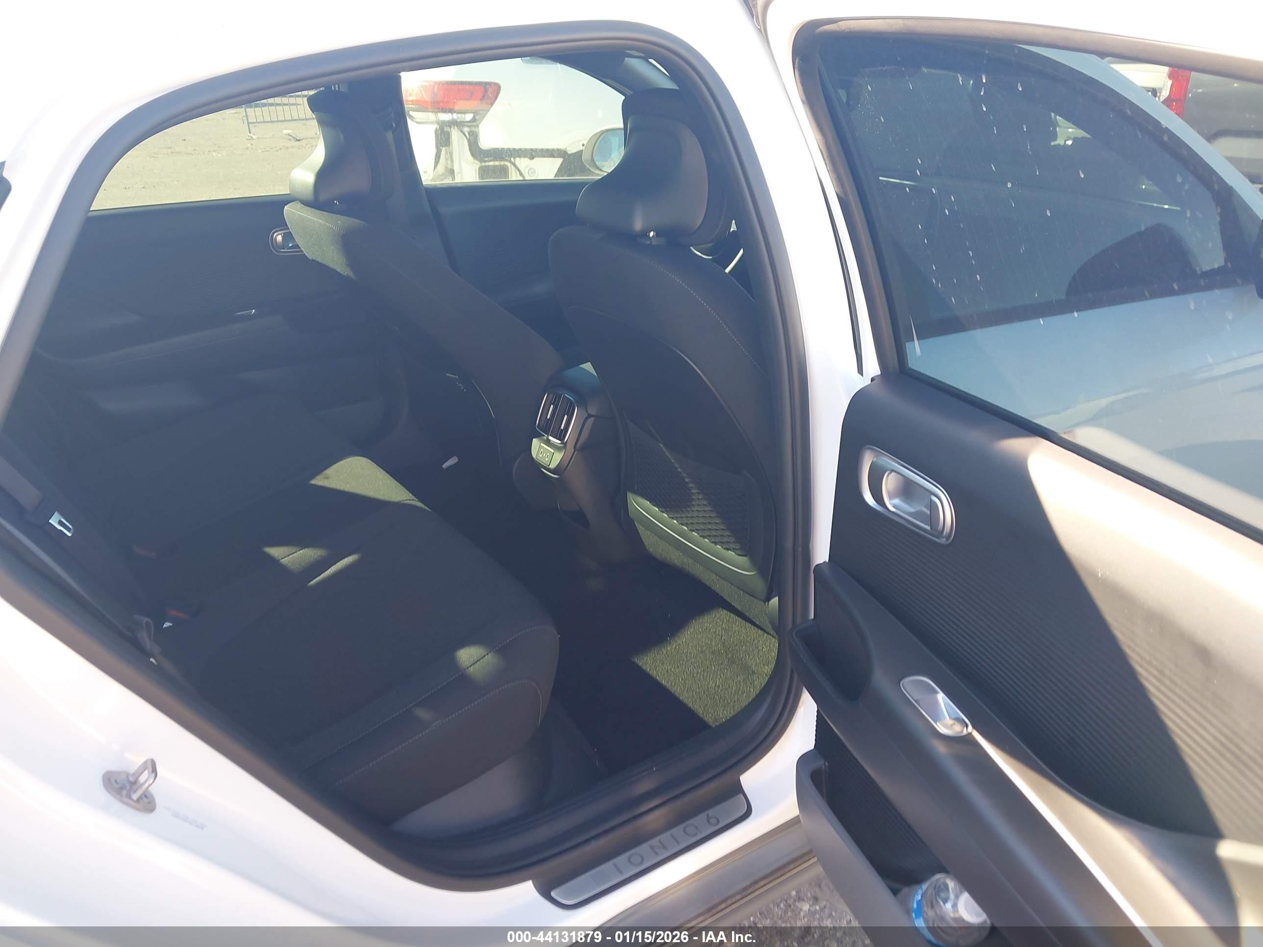 2025 Hyundai Ioniq 6 Se White vin: KMHM24AA7SA116640