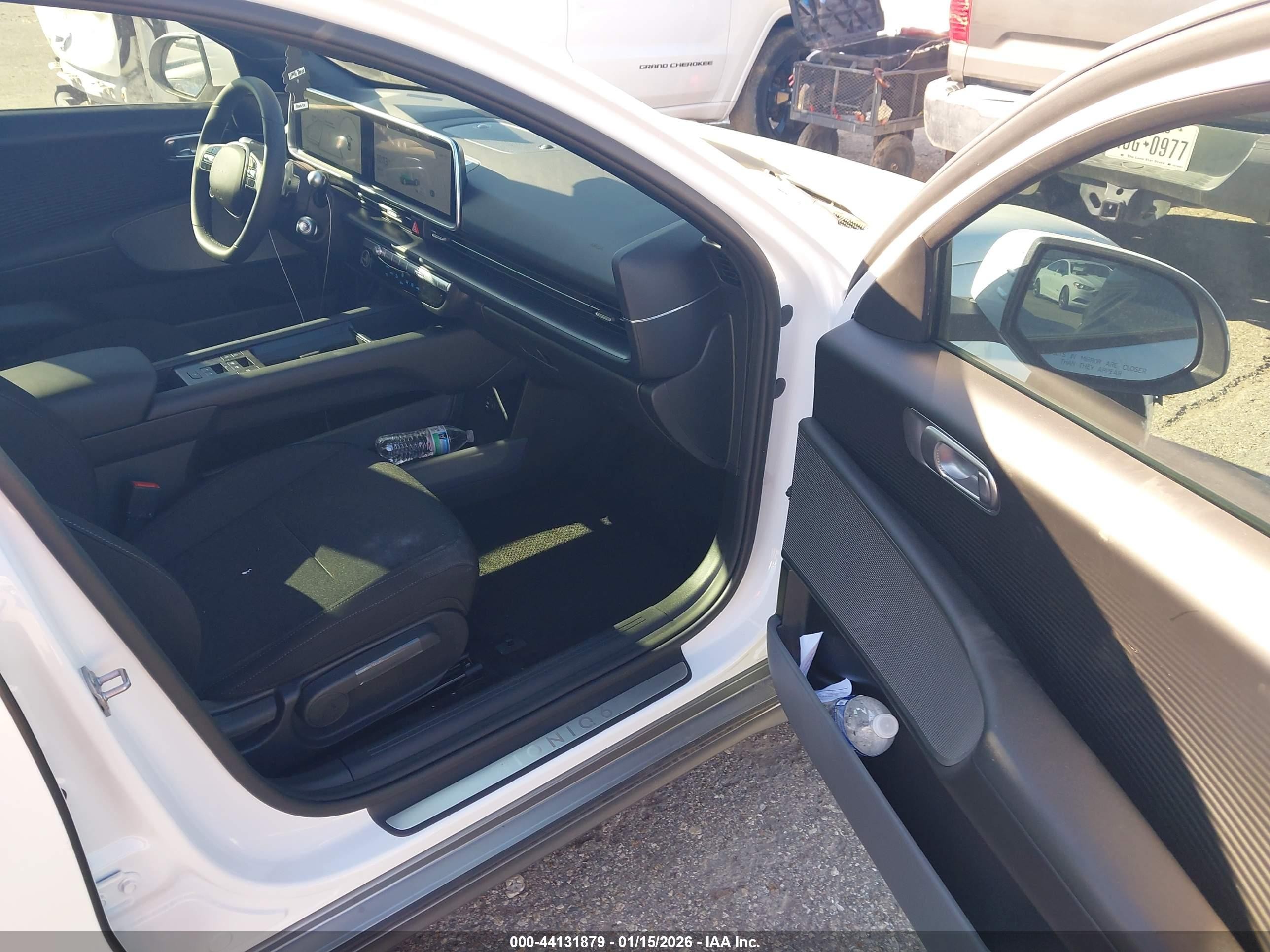 2025 Hyundai Ioniq 6 Se White vin: KMHM24AA7SA116640