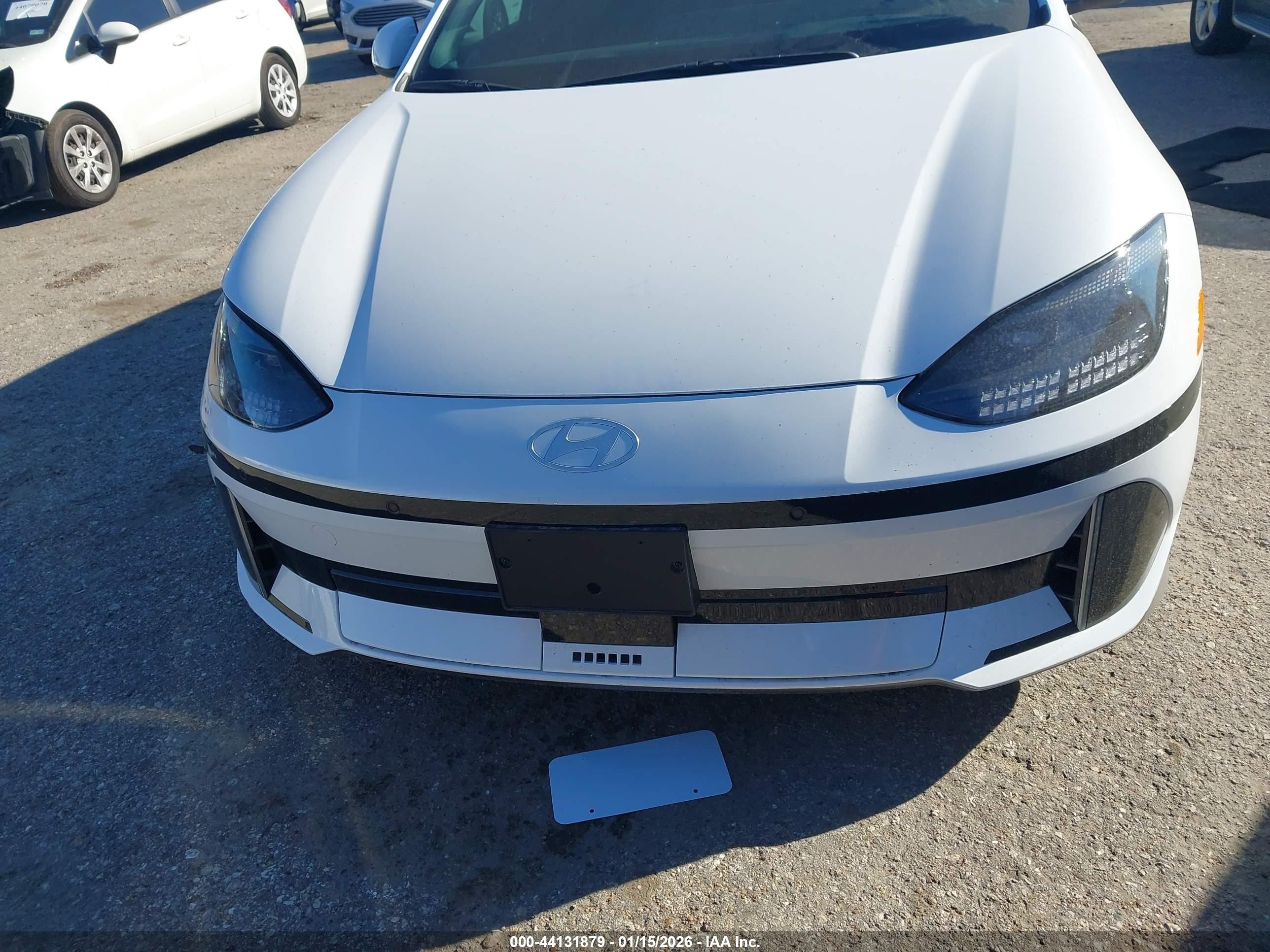 2025 Hyundai Ioniq 6 Se White vin: KMHM24AA7SA116640