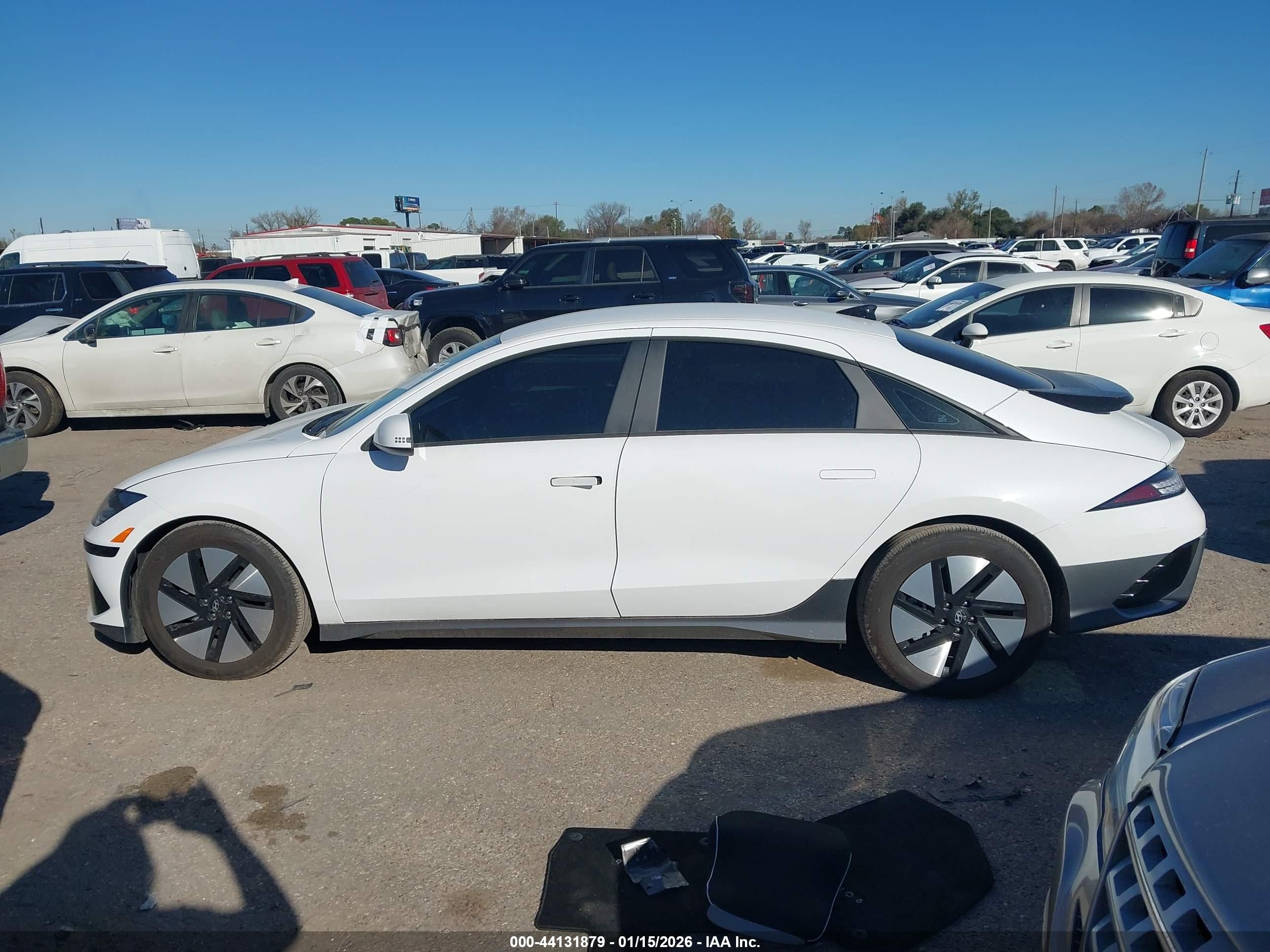 2025 Hyundai Ioniq 6 Se White vin: KMHM24AA7SA116640