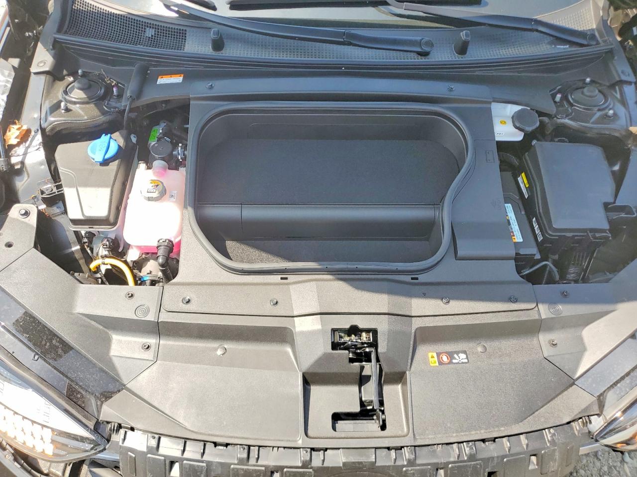 2025 Hyundai Ioniq 6 Se Черный vin: KMHM24AC8SA098876