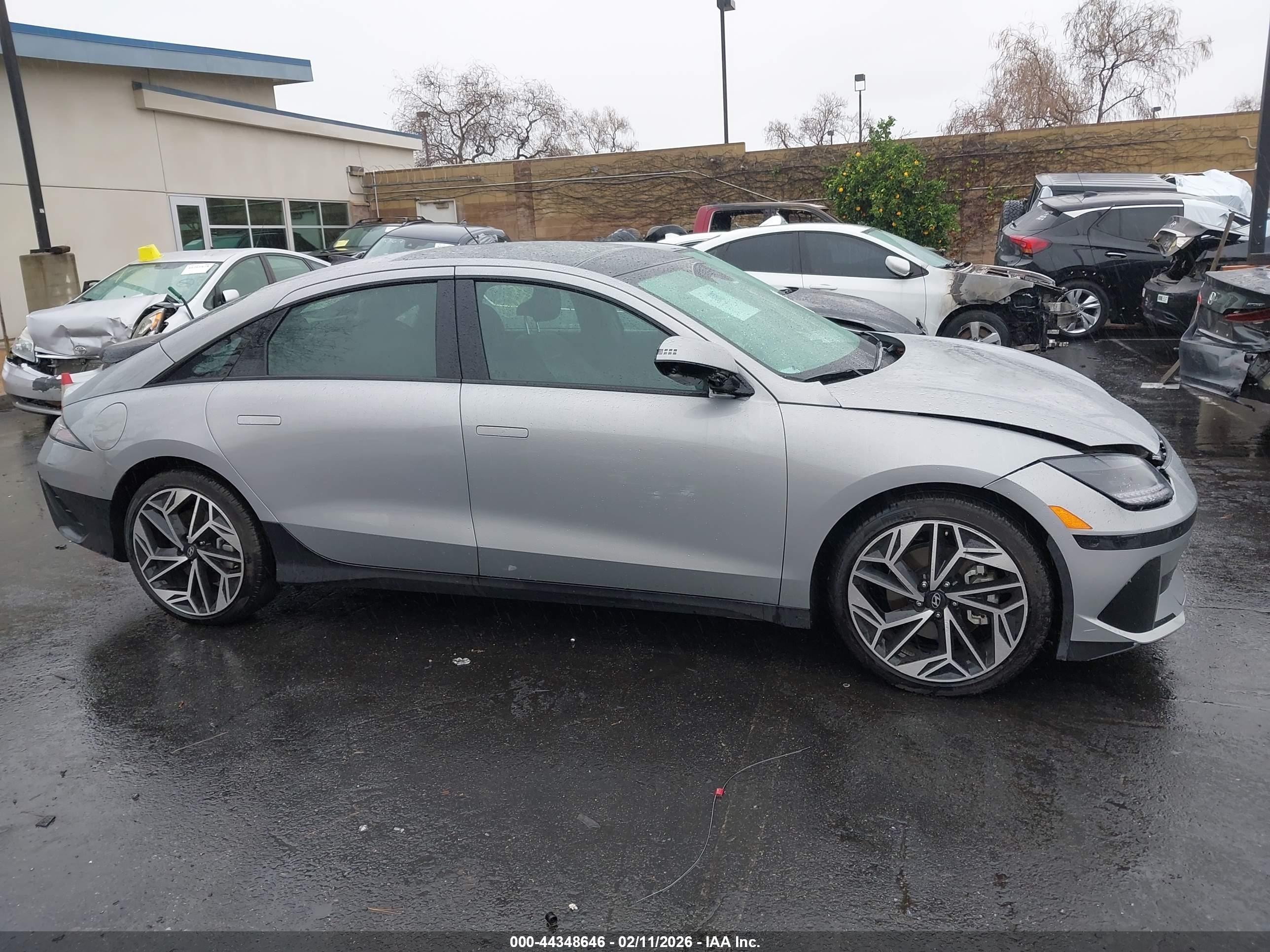 2024 Hyundai Ioniq 6 Limited Silver vin: KMHM54AA5RA074969