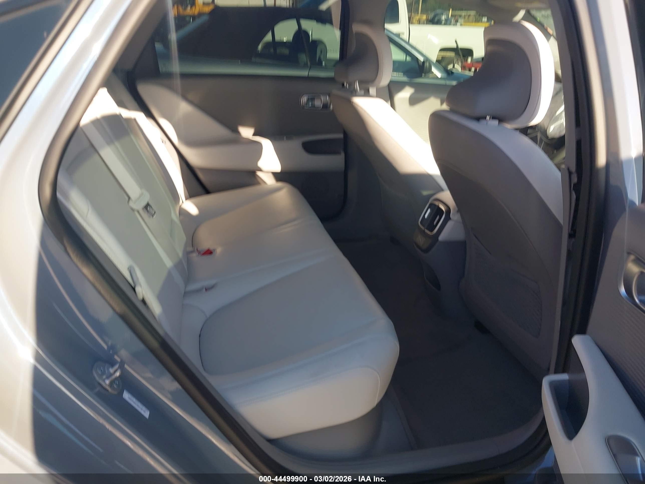 2025 Hyundai Ioniq 6 Limited Gray vin: KMHM54AAXSA116719