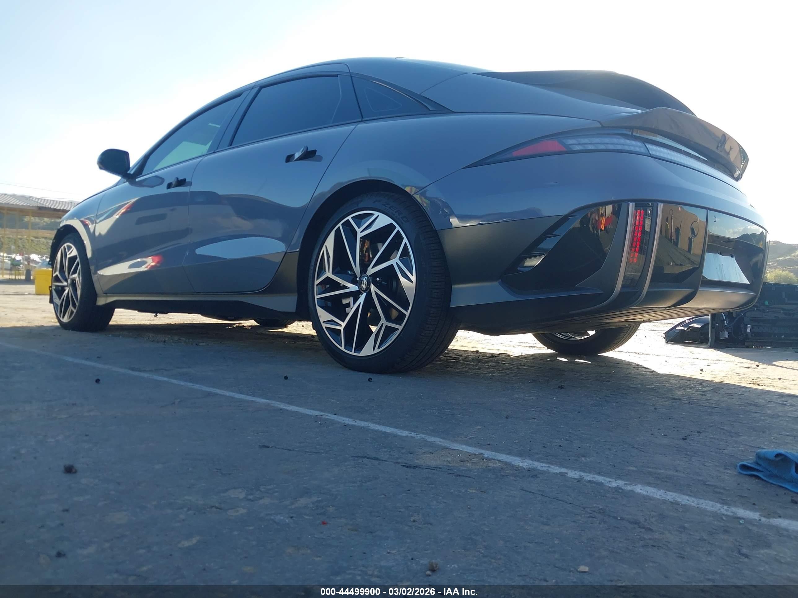 2025 Hyundai Ioniq 6 Limited Gray vin: KMHM54AAXSA116719