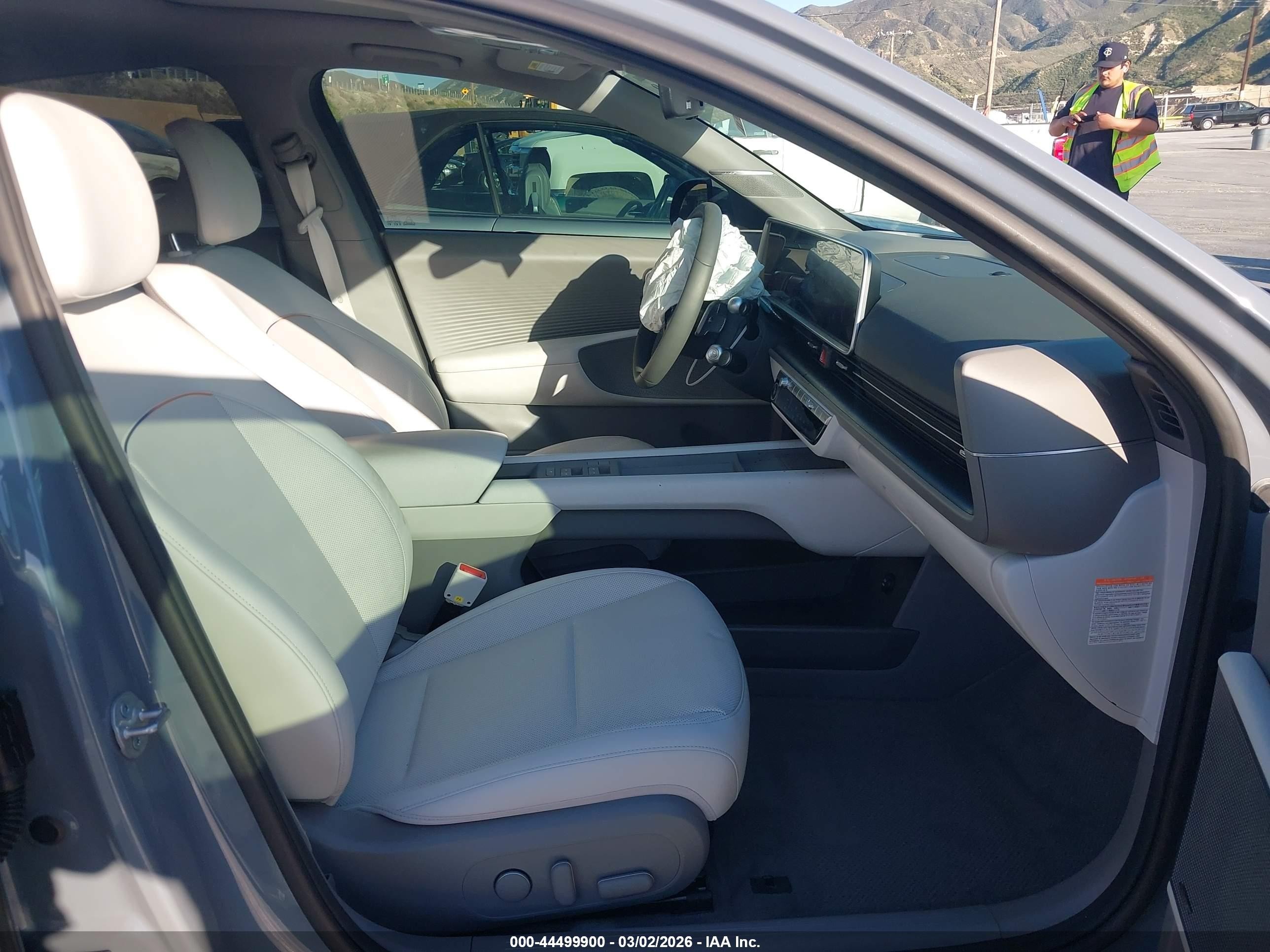 2025 Hyundai Ioniq 6 Limited Gray vin: KMHM54AAXSA116719