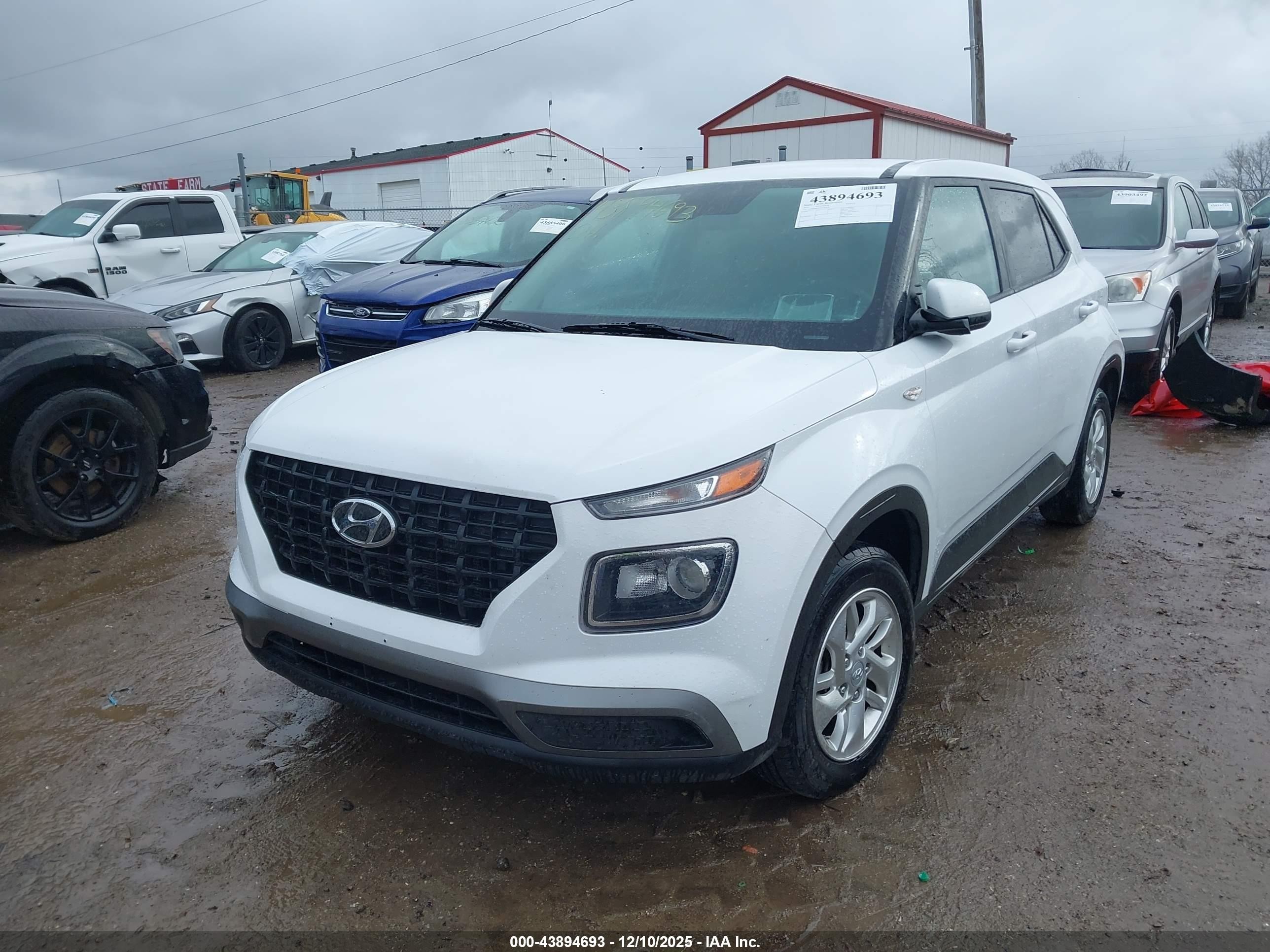 2021 Hyundai Venue Se White vin: KMHRB8A32MU098385