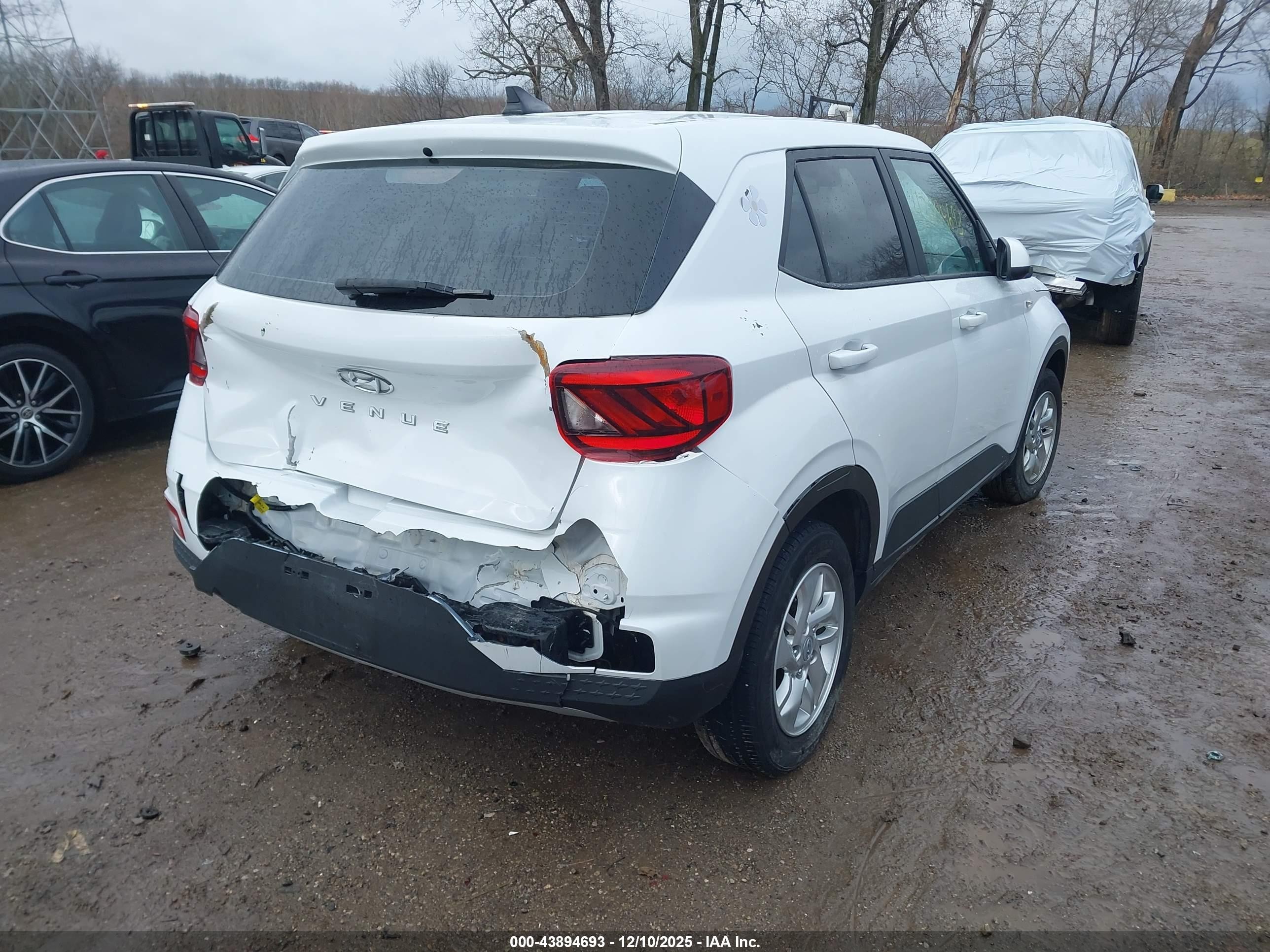 2021 Hyundai Venue Se White vin: KMHRB8A32MU098385