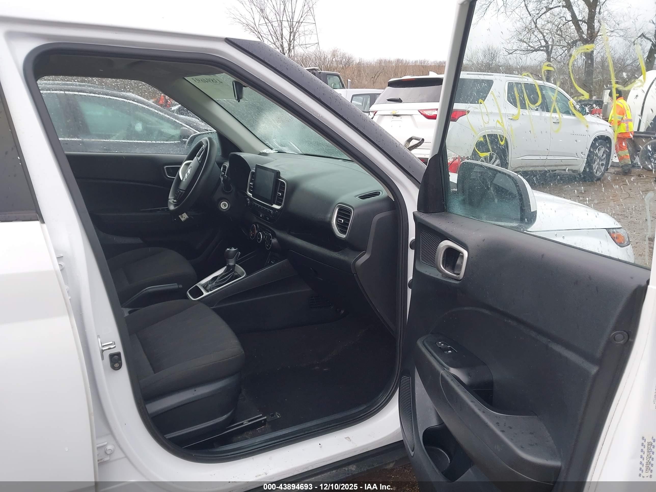 2021 Hyundai Venue Se White vin: KMHRB8A32MU098385