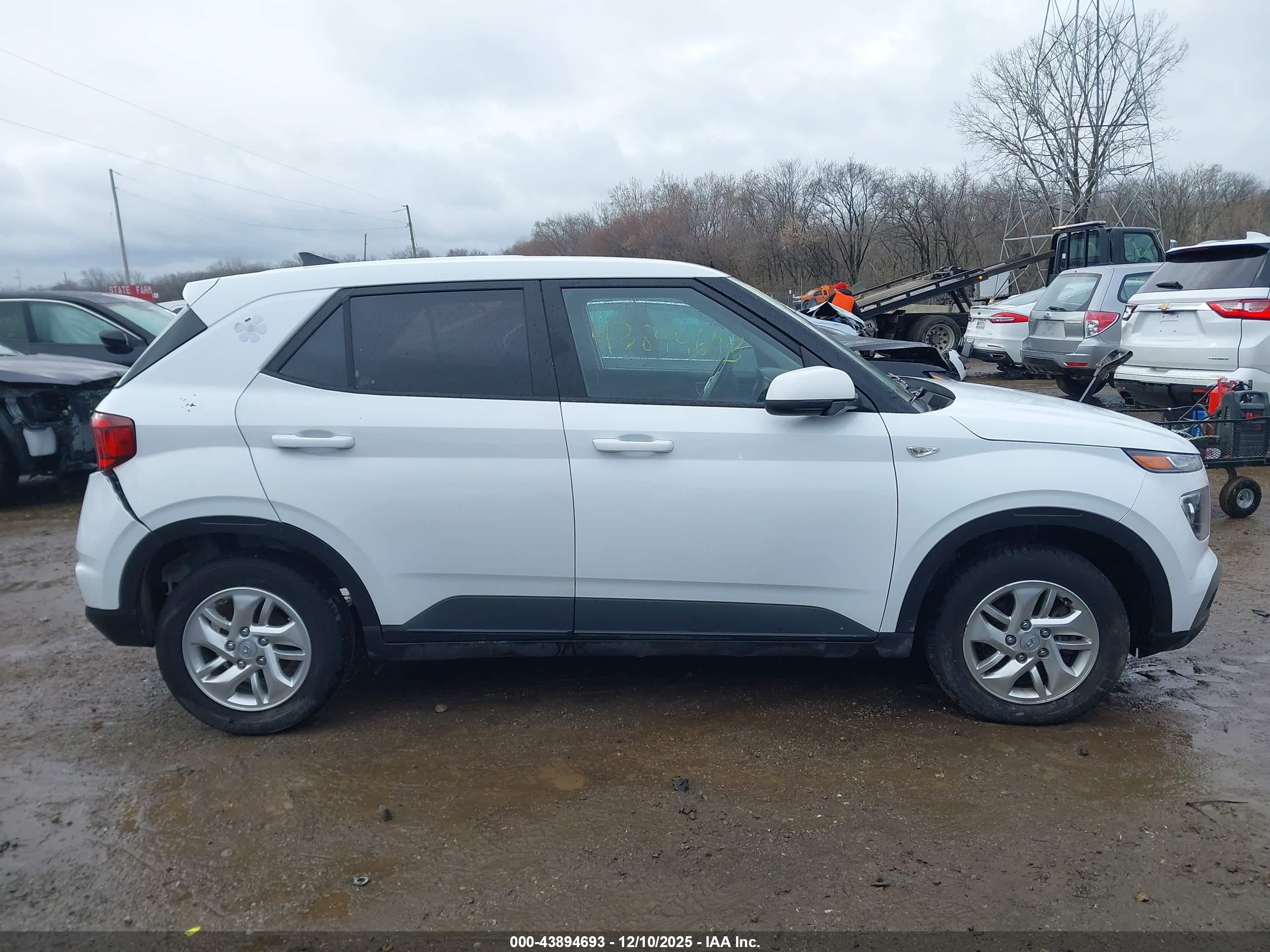 2021 Hyundai Venue Se White vin: KMHRB8A32MU098385