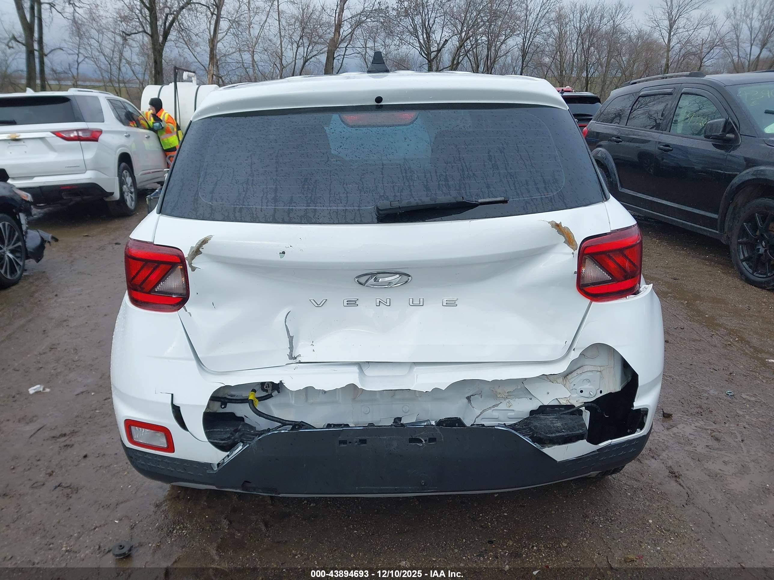 2021 Hyundai Venue Se White vin: KMHRB8A32MU098385