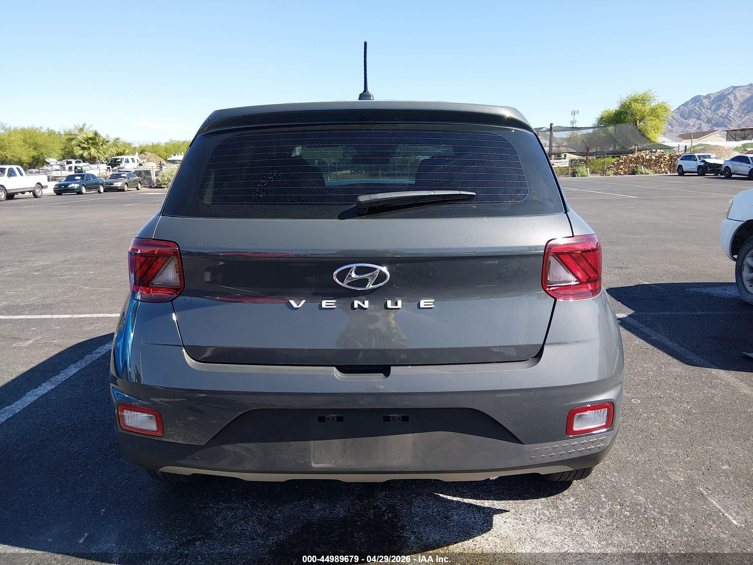 2025 Hyundai Venue Se Gray vin: KMHRB8A32SU391507