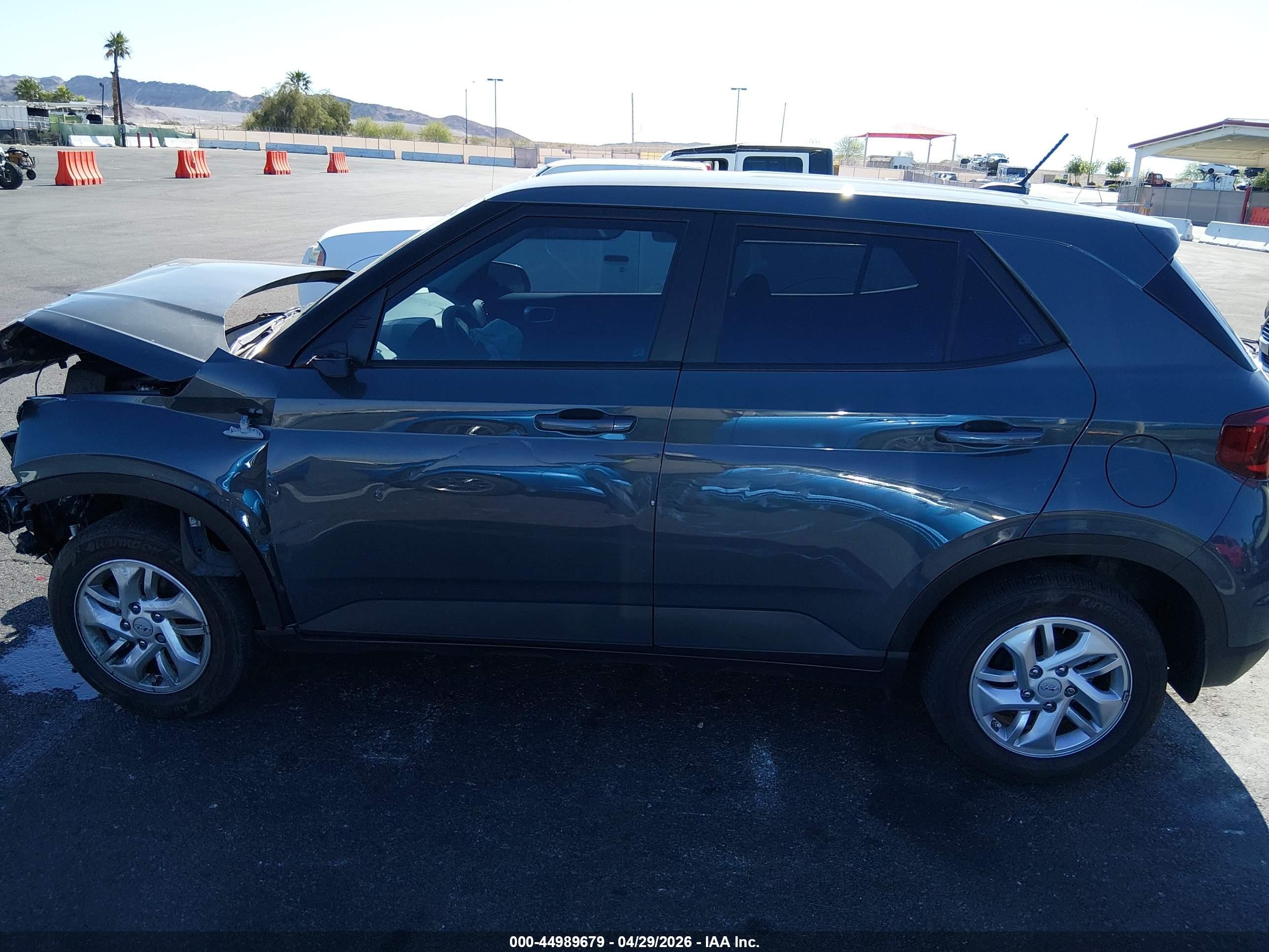 2025 Hyundai Venue Se Gray vin: KMHRB8A32SU391507