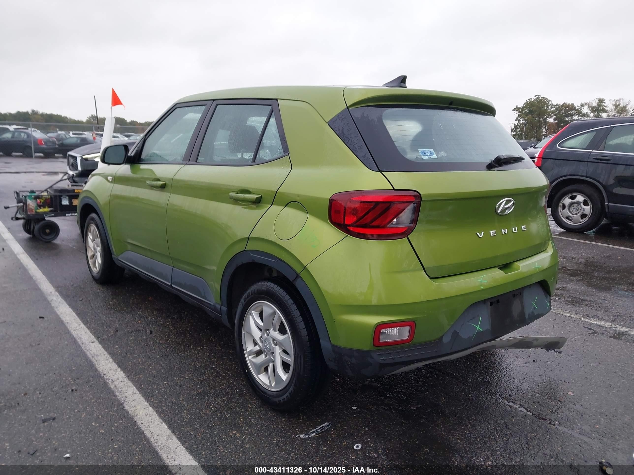 2021 Hyundai Venue Se Зеленый vin: KMHRB8A38MU068730