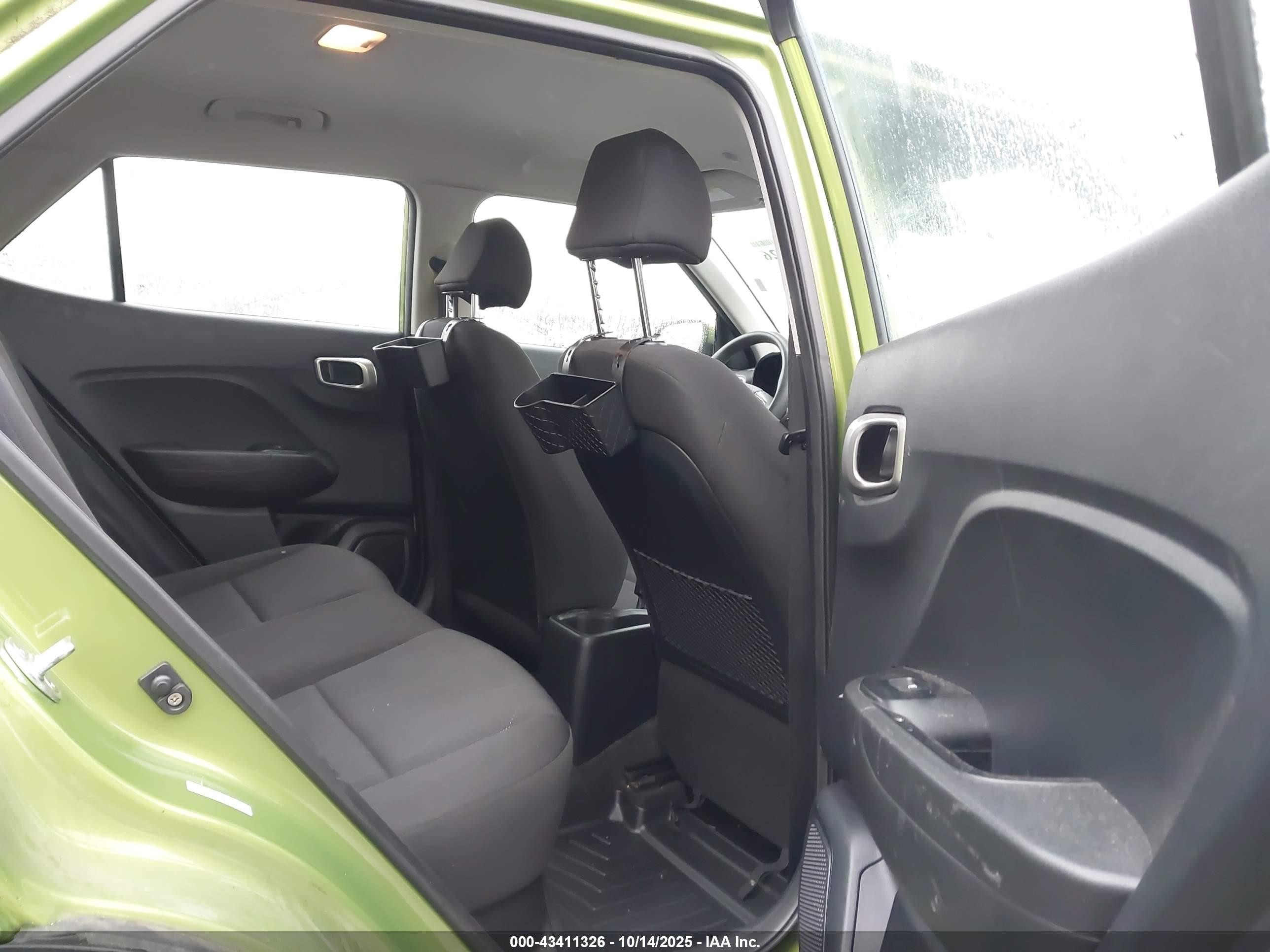 2021 Hyundai Venue Se Зеленый vin: KMHRB8A38MU068730