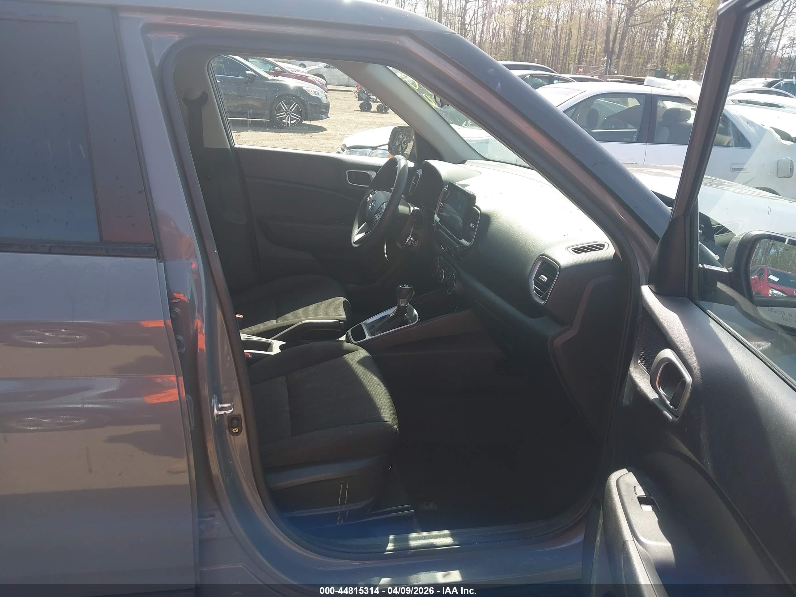 2021 Hyundai Venue Se Серый vin: KMHRB8A3XMU112887