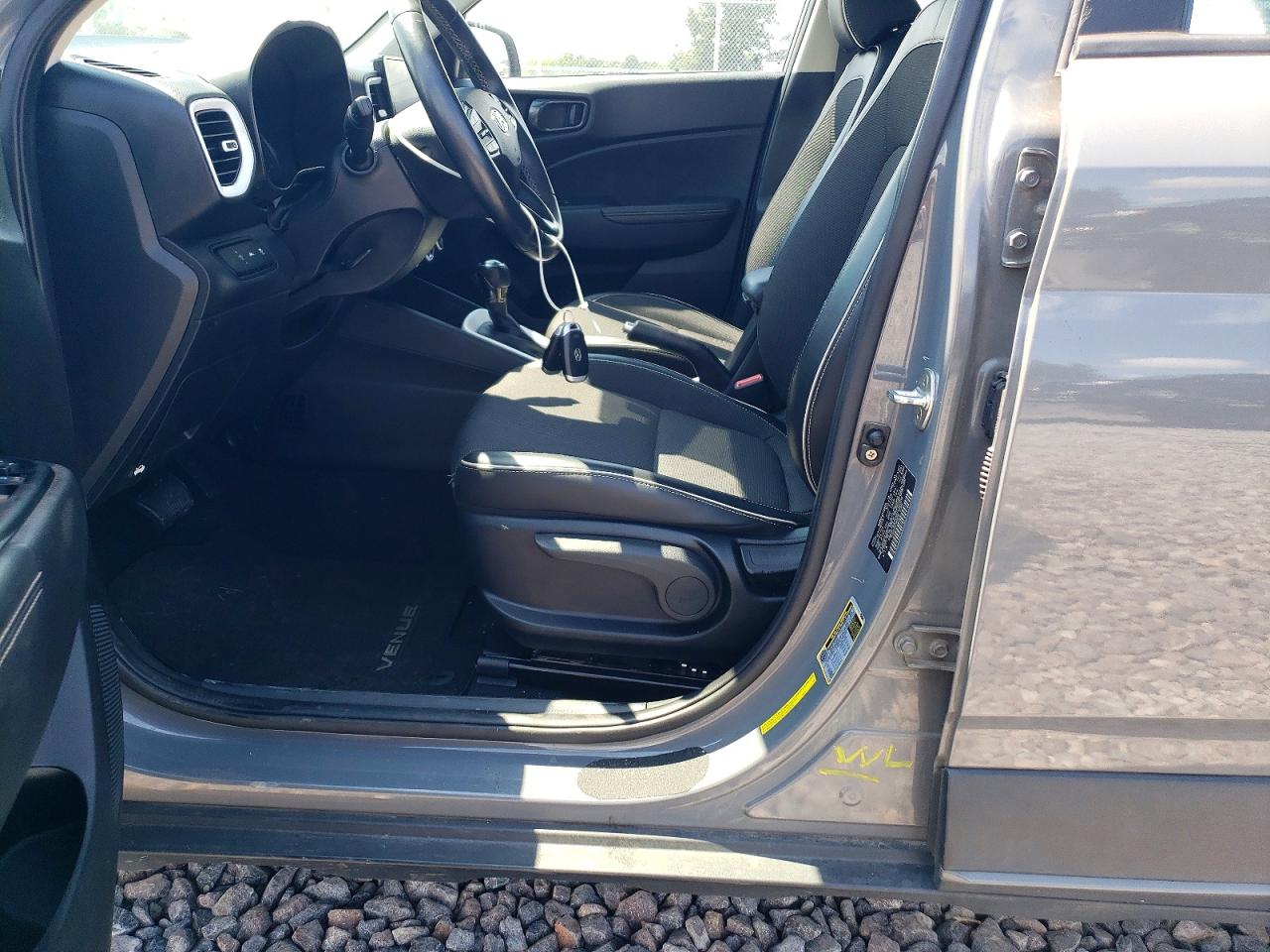 2022 Hyundai Venue Limited Gray vin: KMHRC8A30NU140308