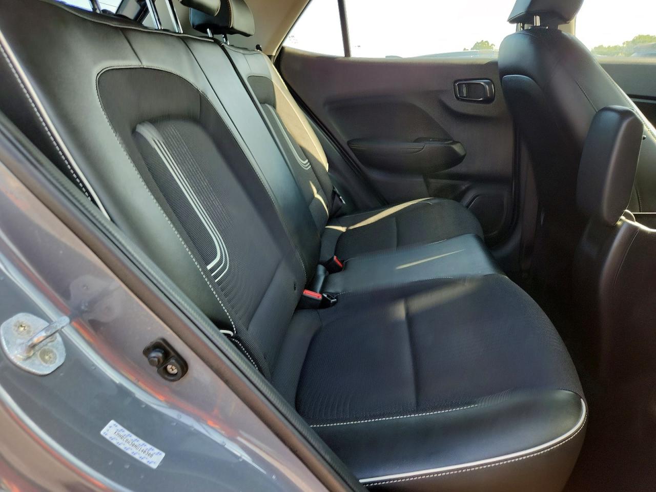 2022 Hyundai Venue Limited Gray vin: KMHRC8A30NU140308