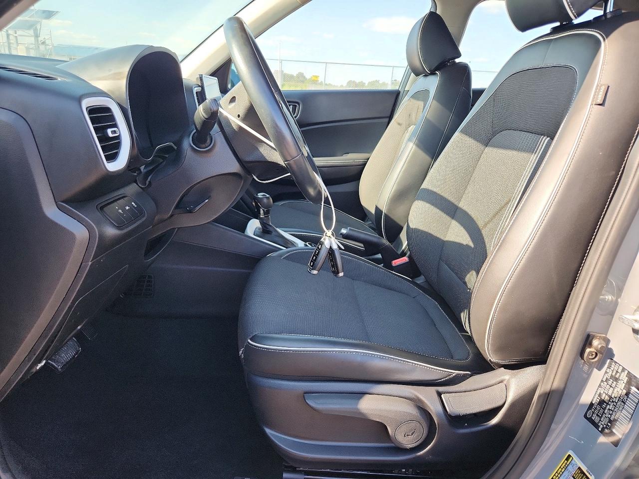 2022 Hyundai Venue Limited Gray vin: KMHRC8A30NU140308