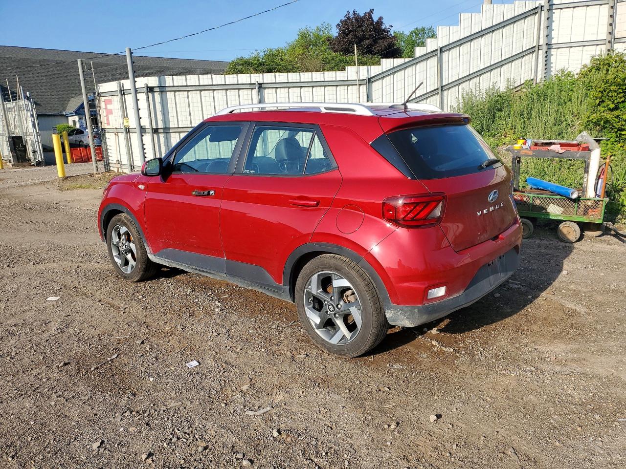 2023 Hyundai Venue Limited Red vin: KMHRC8A30PU228312