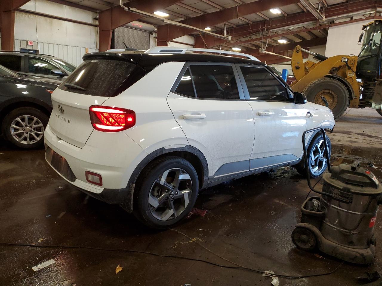 2025 Hyundai Venue Sel White vin: KMHRC8A30SU413808