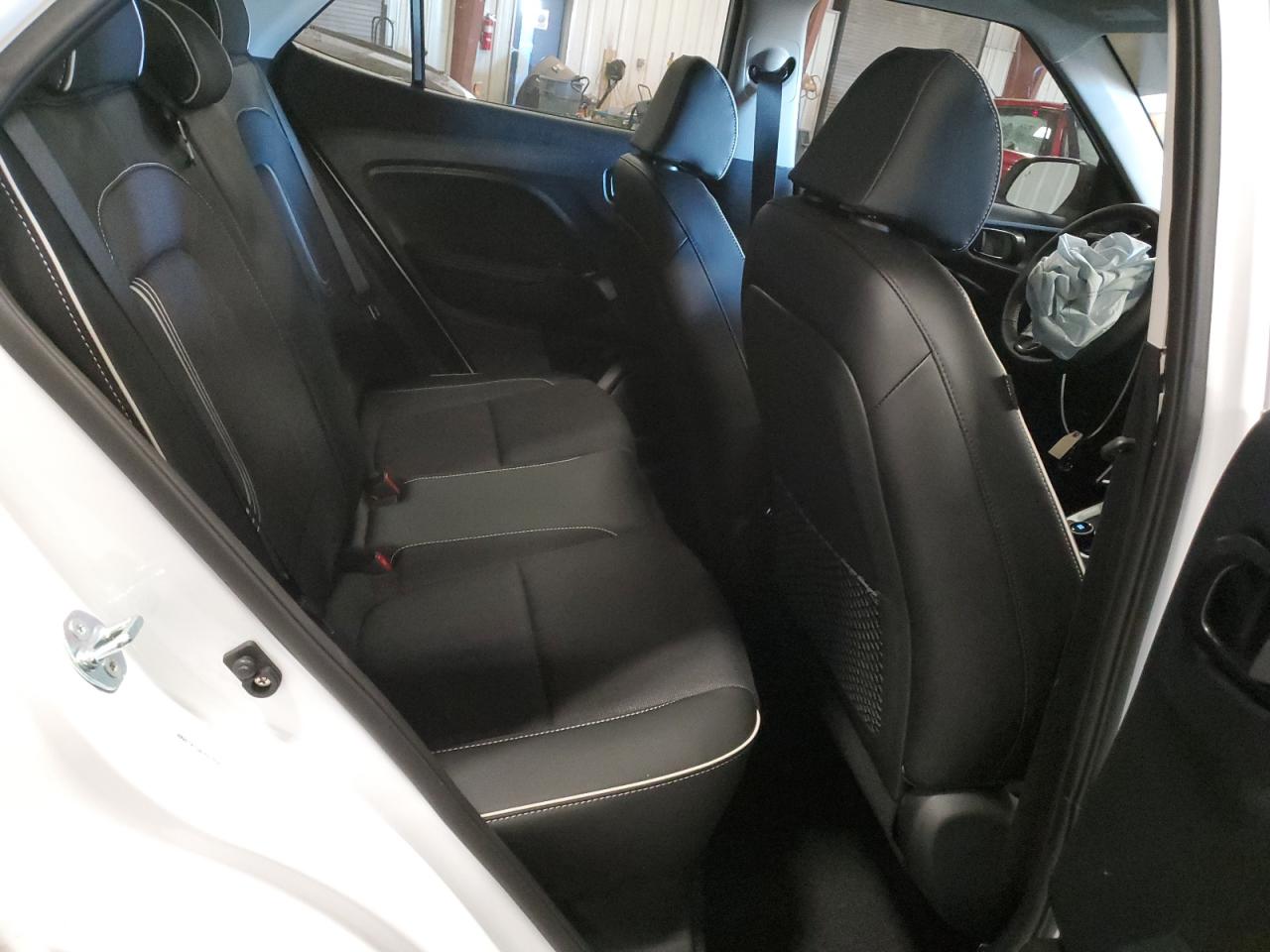 2025 Hyundai Venue Sel White vin: KMHRC8A30SU413808