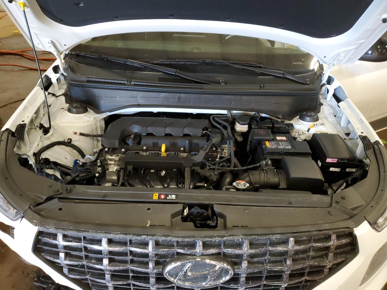 2025 Hyundai Venue Sel White vin: KMHRC8A30SU413808