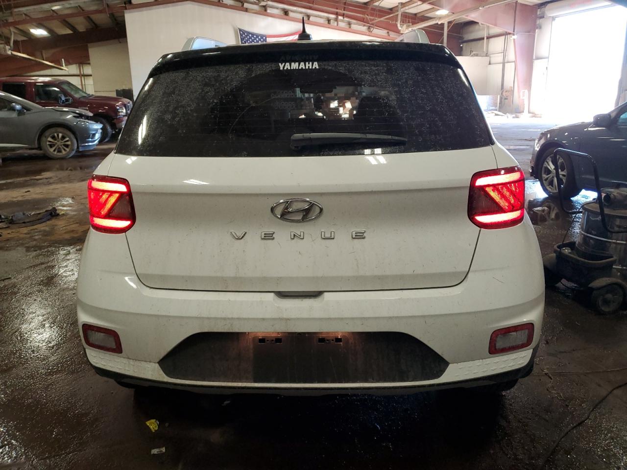 2025 Hyundai Venue Sel White vin: KMHRC8A30SU413808