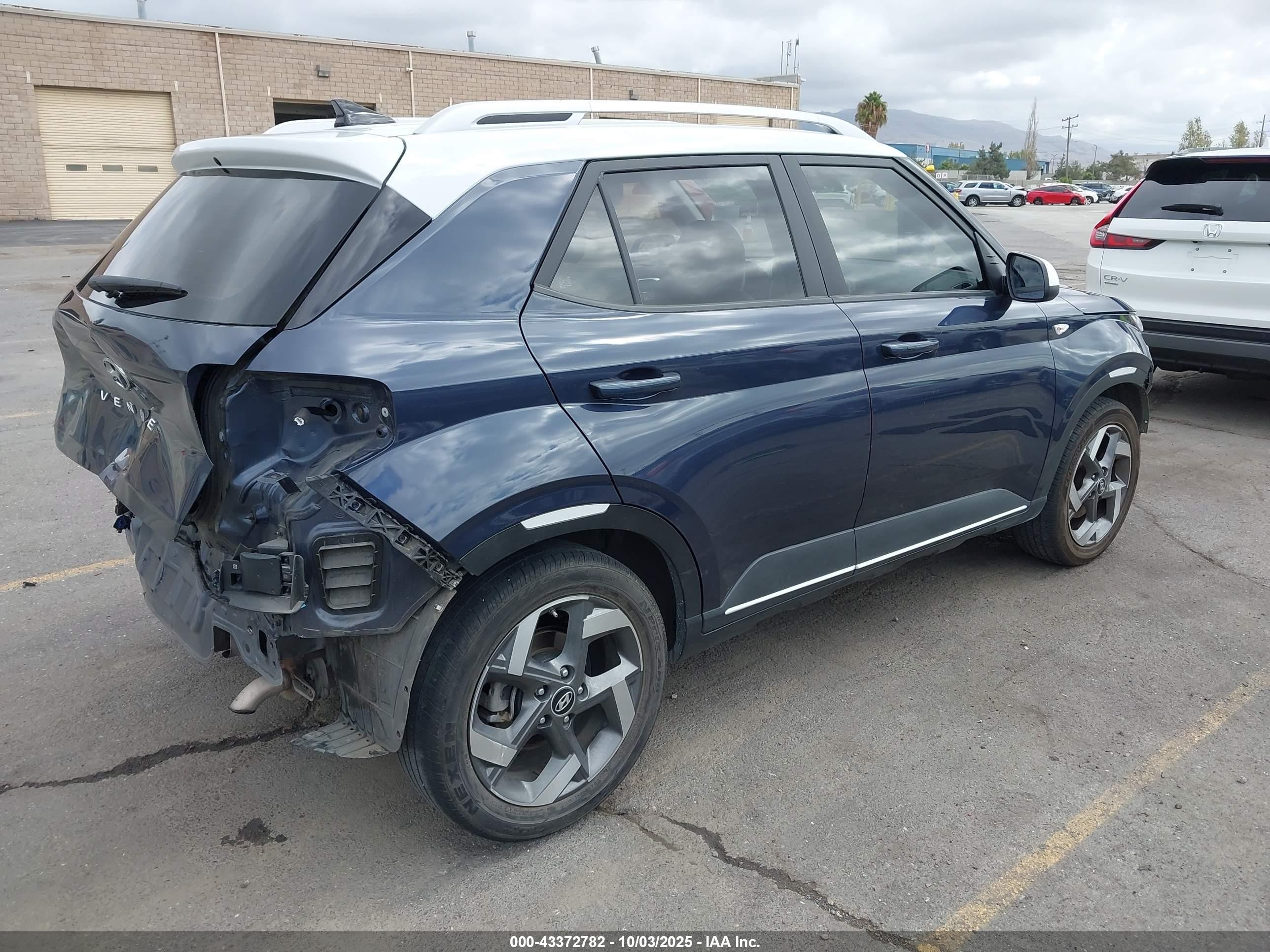 2022 Hyundai Venue Limited Blue vin: KMHRC8A32NU140438
