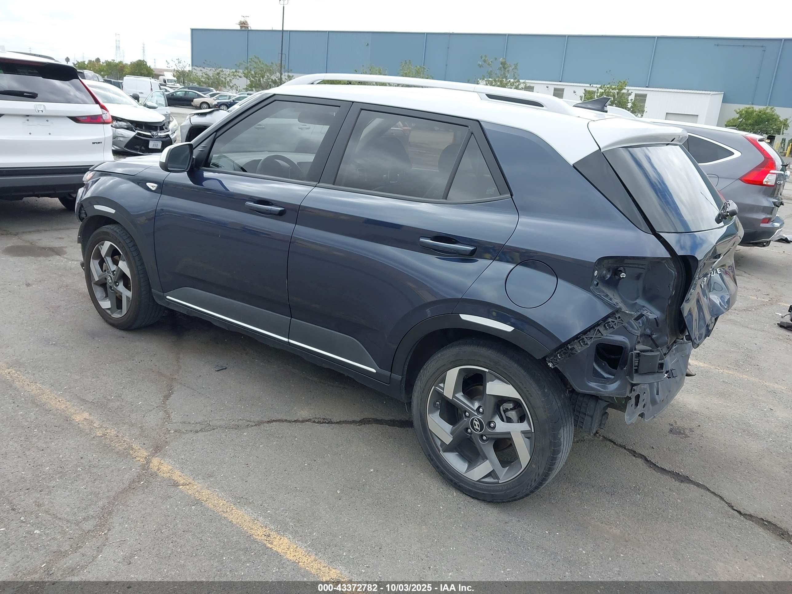 2022 Hyundai Venue Limited Blue vin: KMHRC8A32NU140438