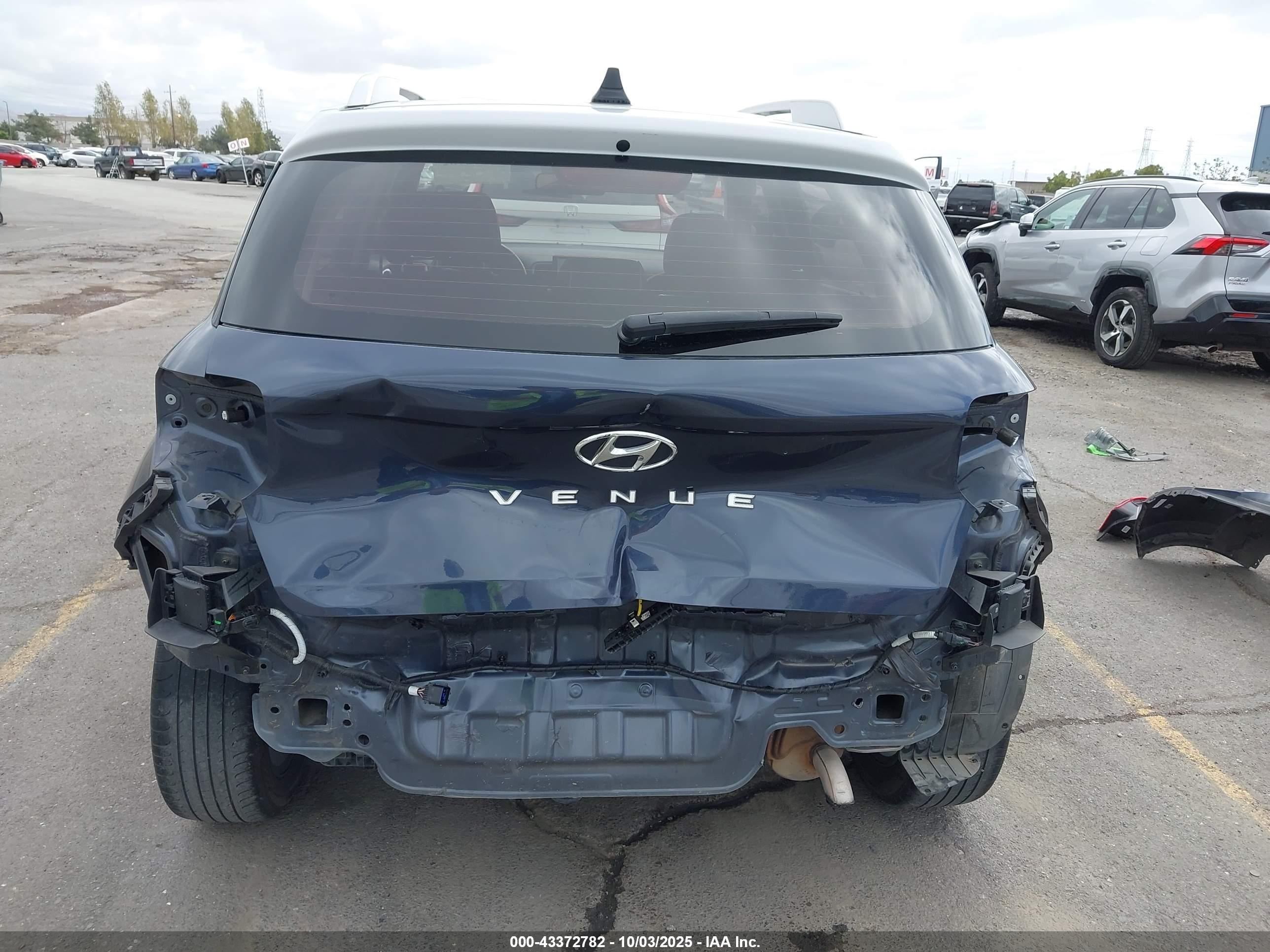 2022 Hyundai Venue Limited Blue vin: KMHRC8A32NU140438