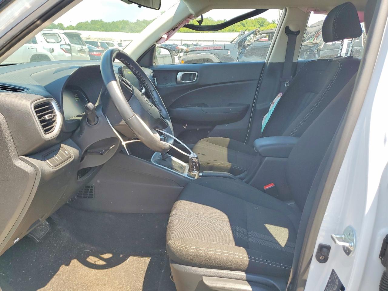 2024 Hyundai Venue White vin: KMHRC8A32RU288255