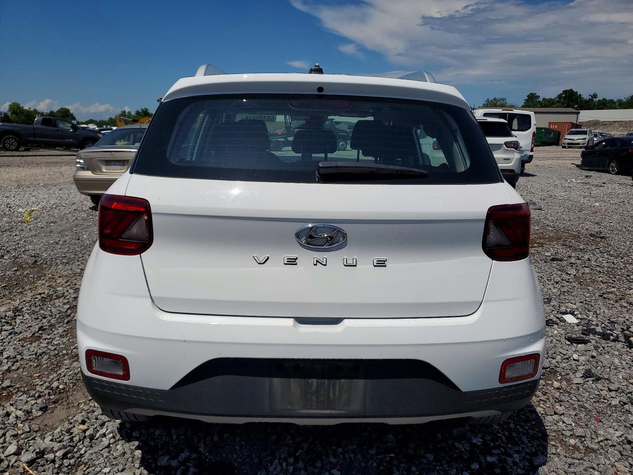 2024 Hyundai Venue White vin: KMHRC8A32RU288255